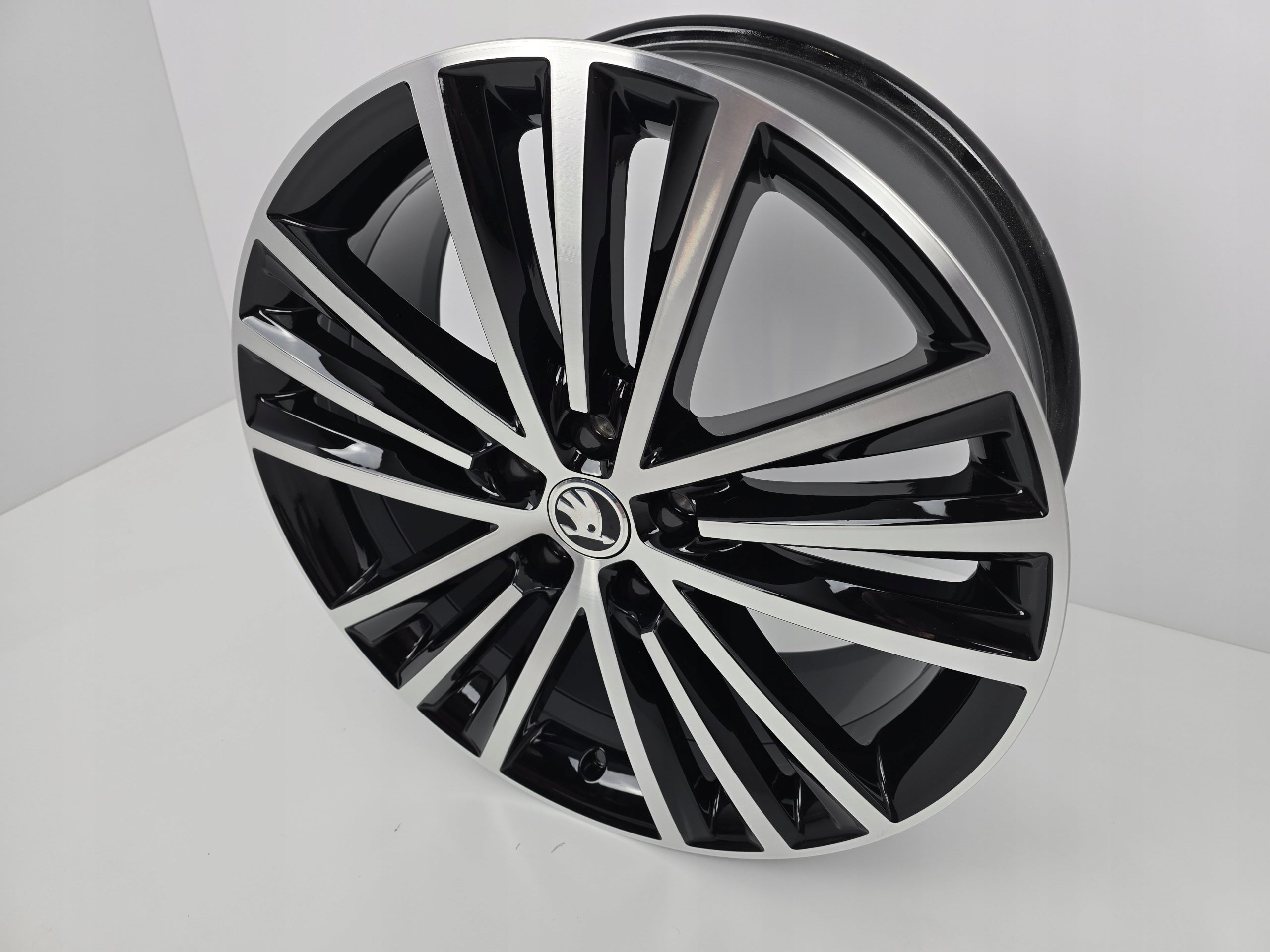 Alu Felge Skoda Karoq Kodiaq Aluminum rim 19 Zoll 7.0J 5x112 43ET 565601025BD