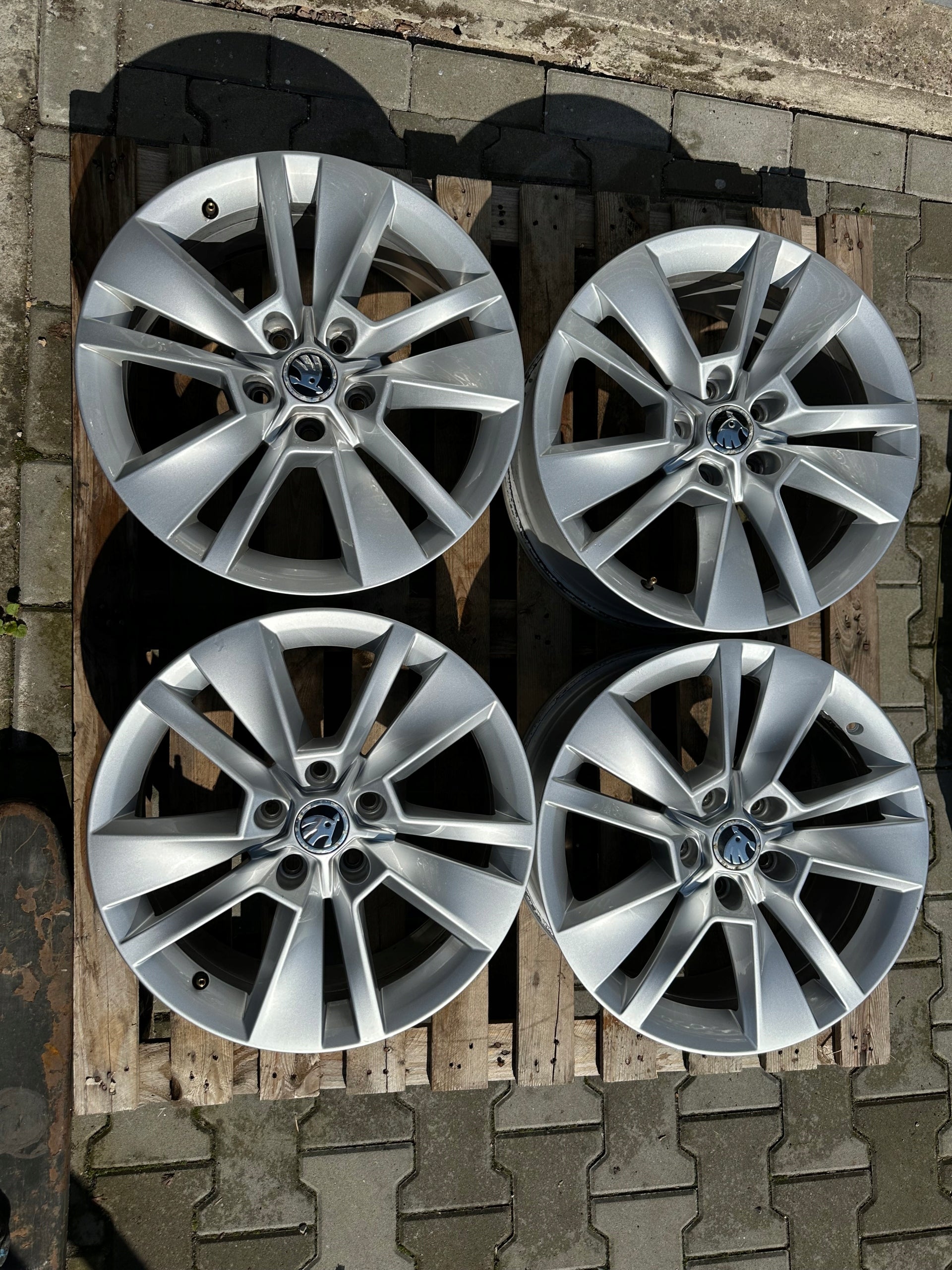 Alu Felge Skoda Karoq Aluminum rim 17 Zoll 7.0J 5x112 45ET 57A601025C