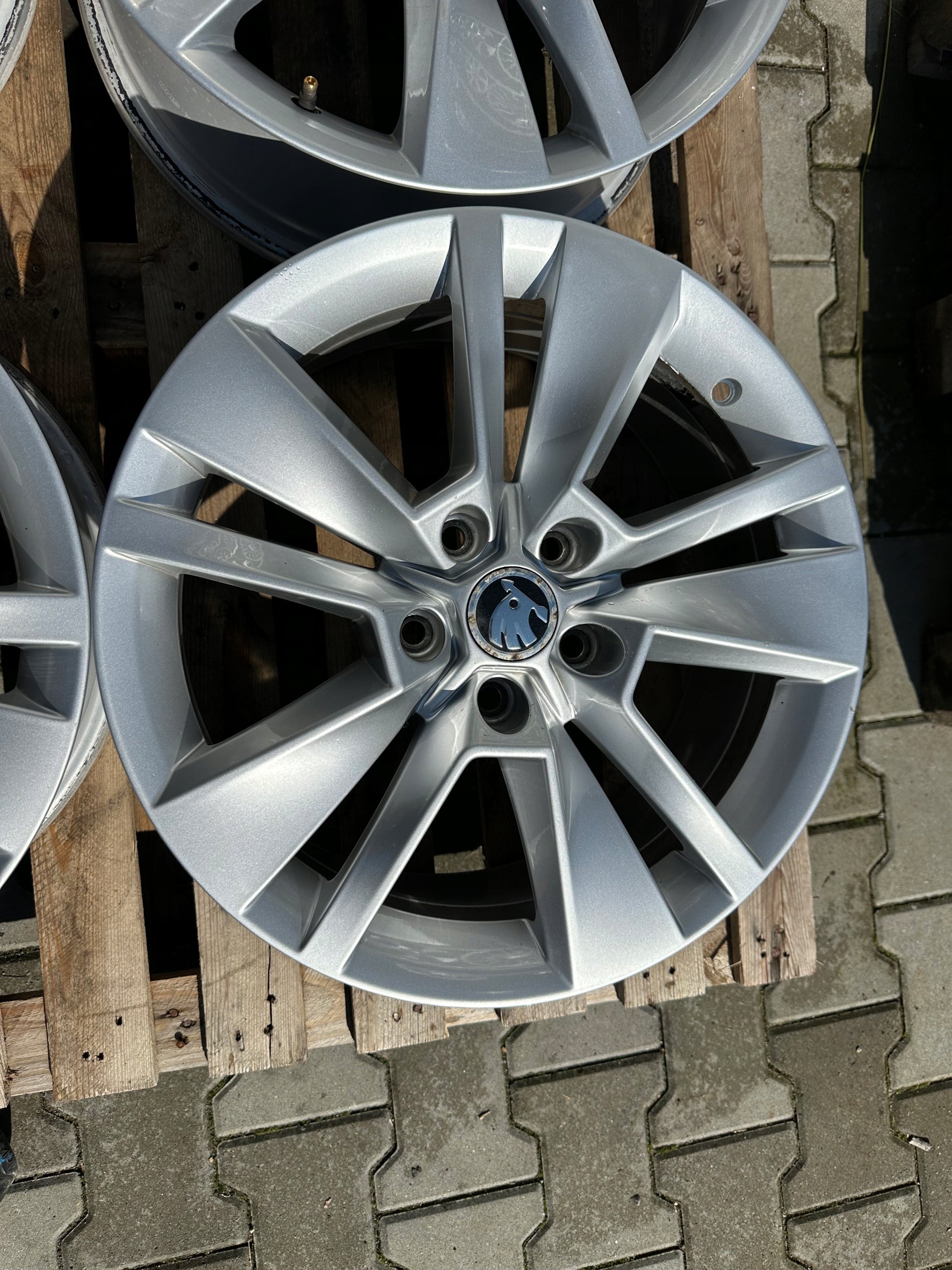 Alu Felge Skoda Karoq Aluminum rim 17 Zoll 7.0J 5x112 45ET 57A601025C