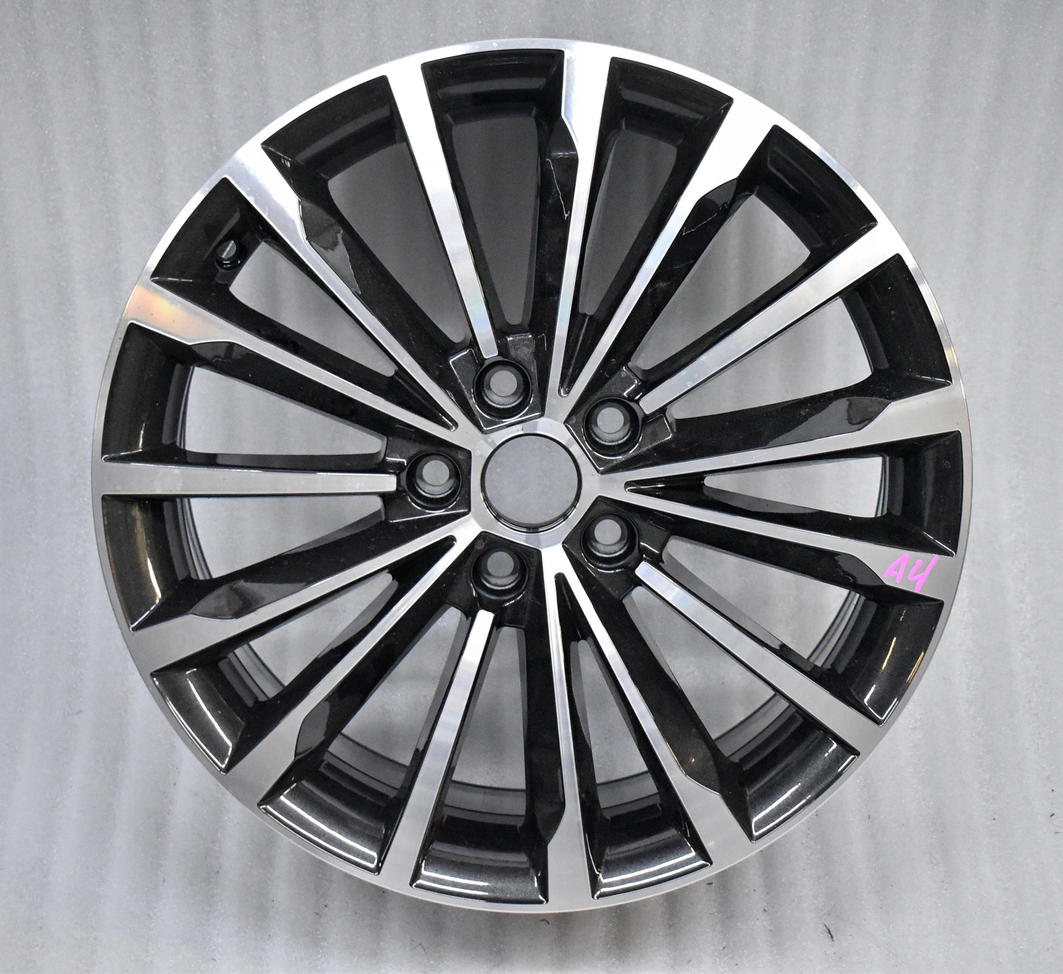 1x Alu Felge Skoda Kodiaq Aluminum rim 18 Zoll 7.0J 5x112 43ET 565601025L