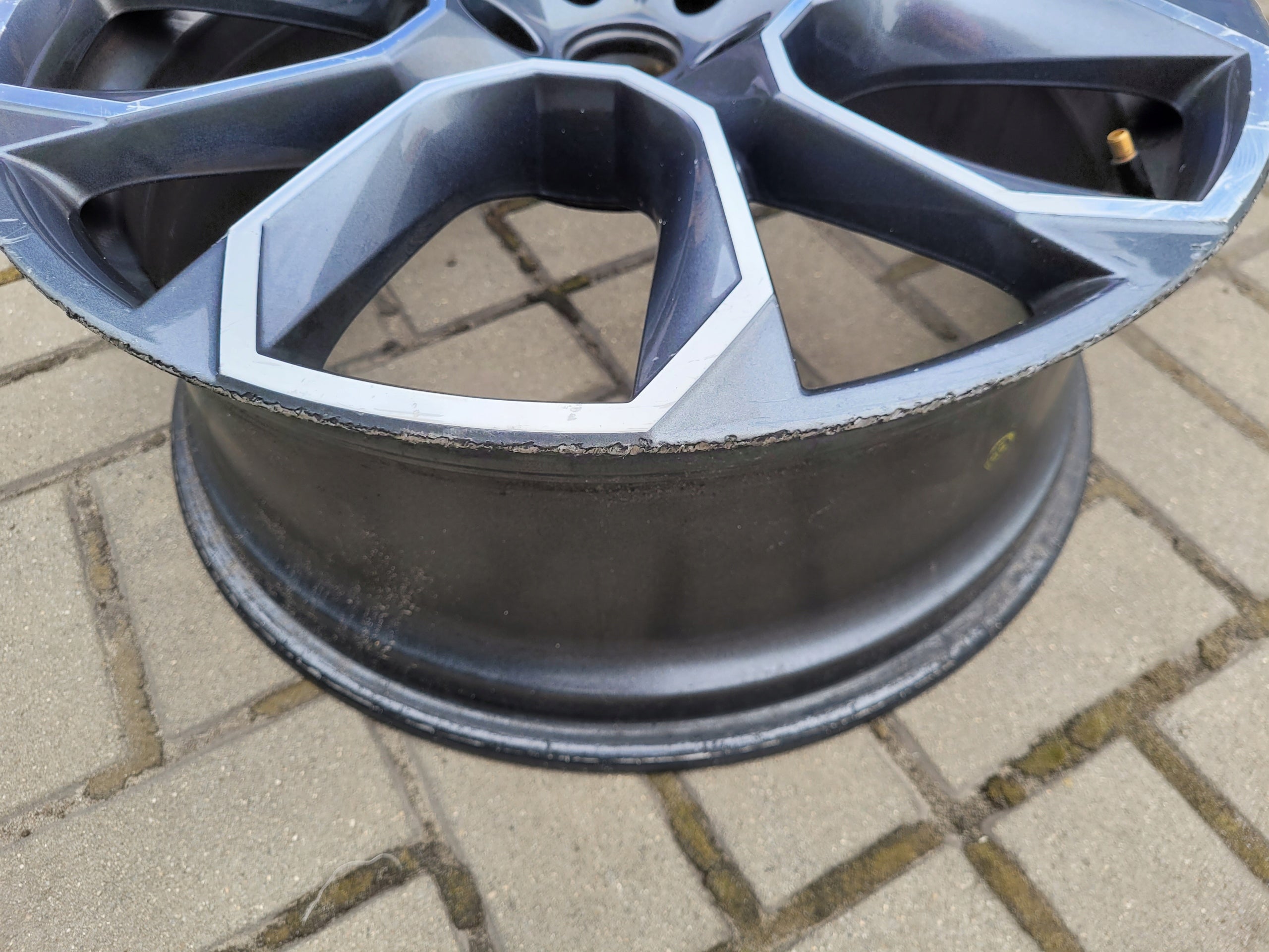 1x Alu Felge Skoda Kodiaq Aluminum rim 20 Zoll 8.0J 5x112 41ET 565601025