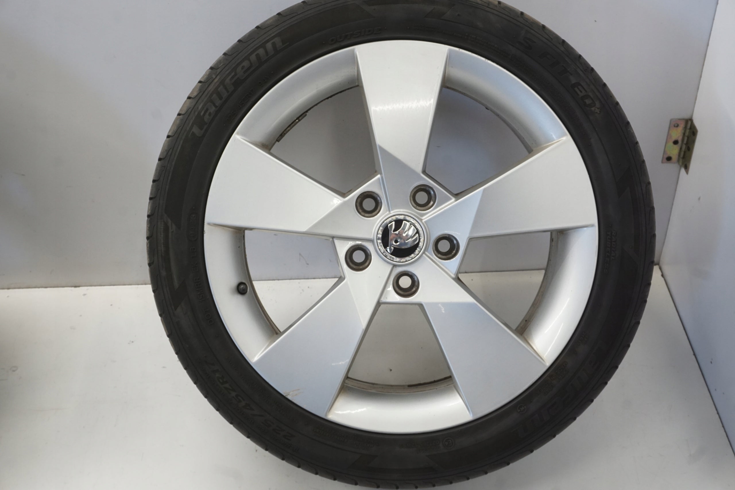 1x Alu Felge Skoda Octavia Aluminum rim 17 Zoll 7.0J 5x112 49ET 5E0601025D