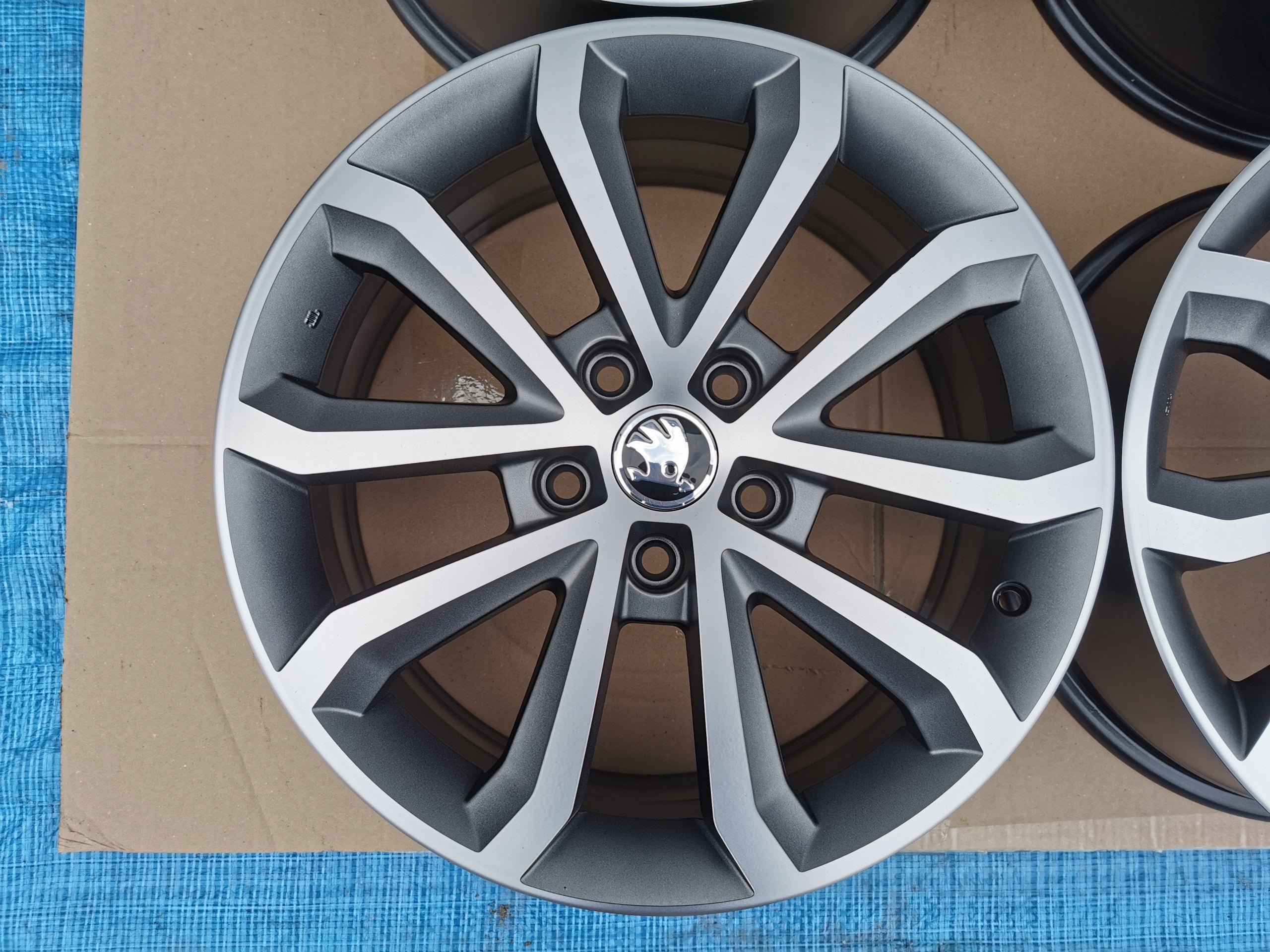 Alu Felge Skoda Octavia Aluminum rim 17 Zoll 7.0J 5x112 49ET 5E0601025BC