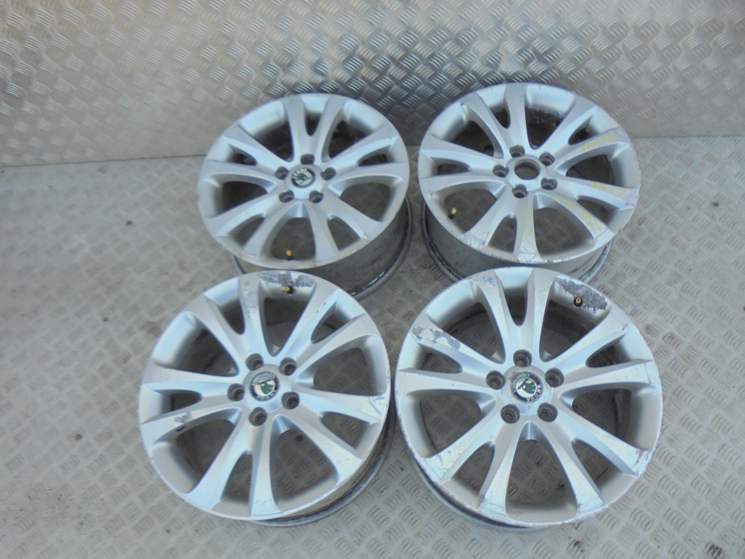 Alu Felge Skoda Superb Aluminum rim 17 Zoll 7.0J 5x112 49ET