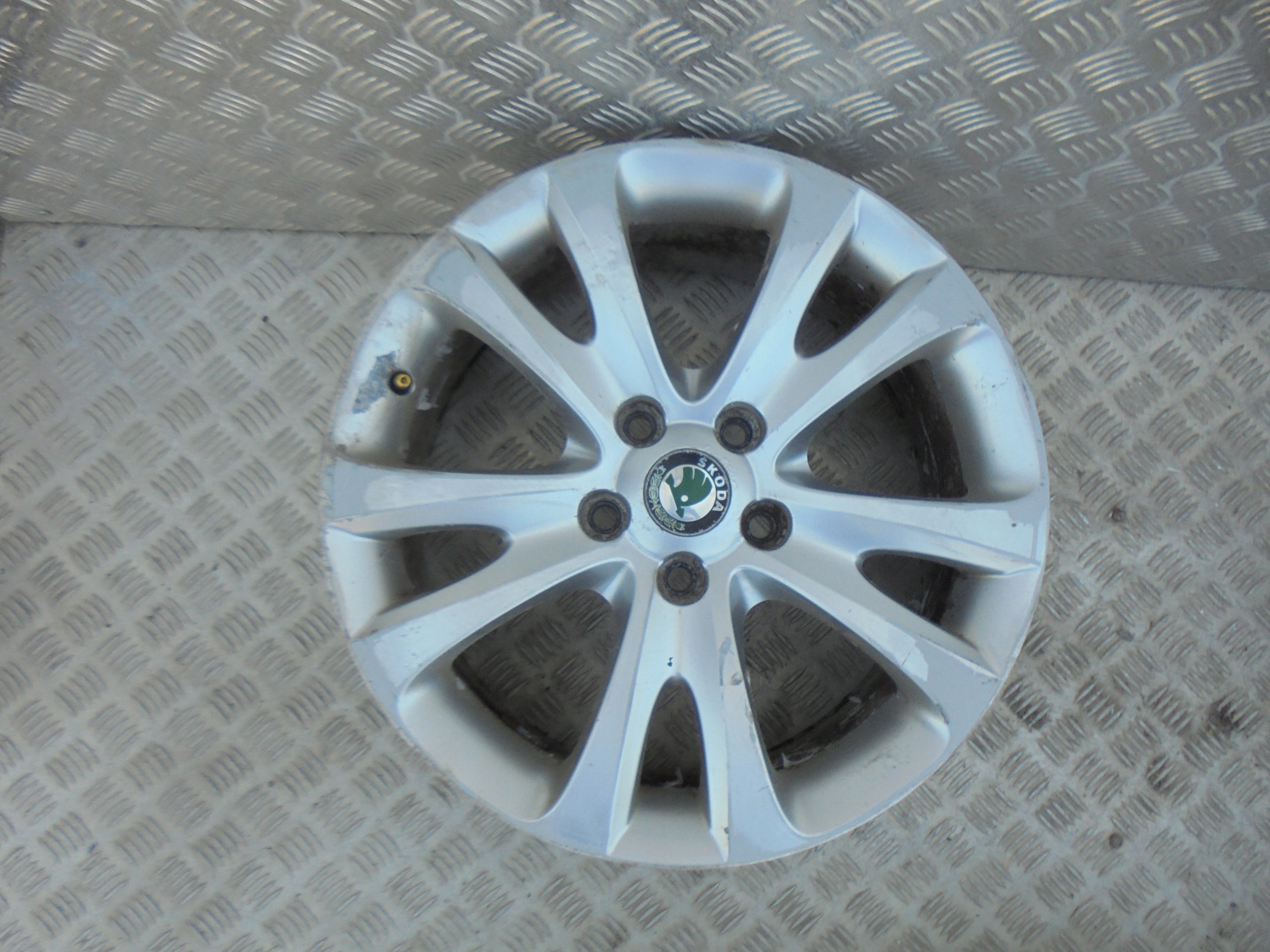 Alu Felge Skoda Superb Aluminum rim 17 Zoll 7.0J 5x112 49ET