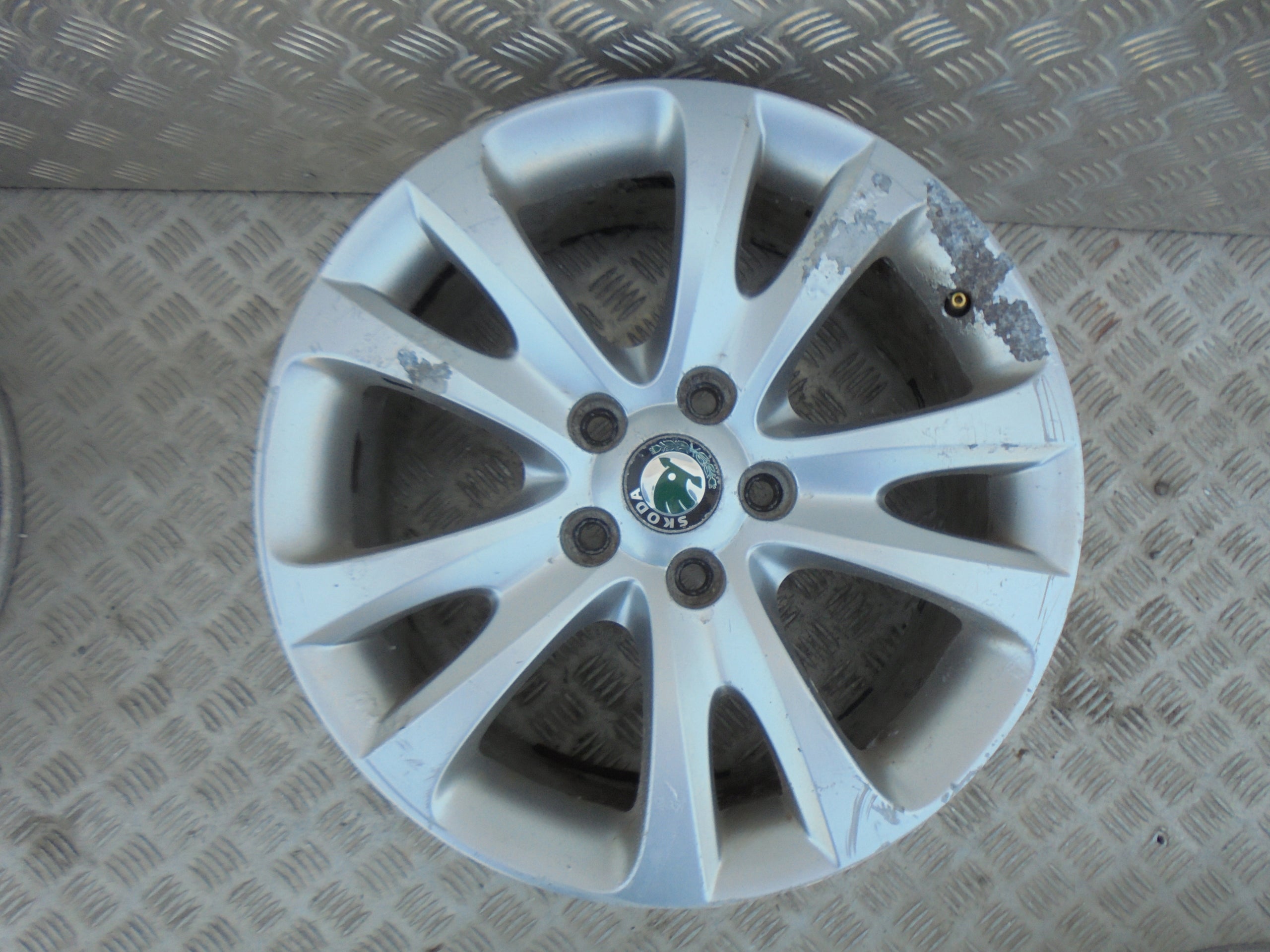 Alu Felge Skoda Superb Aluminum rim 17 Zoll 7.0J 5x112 49ET