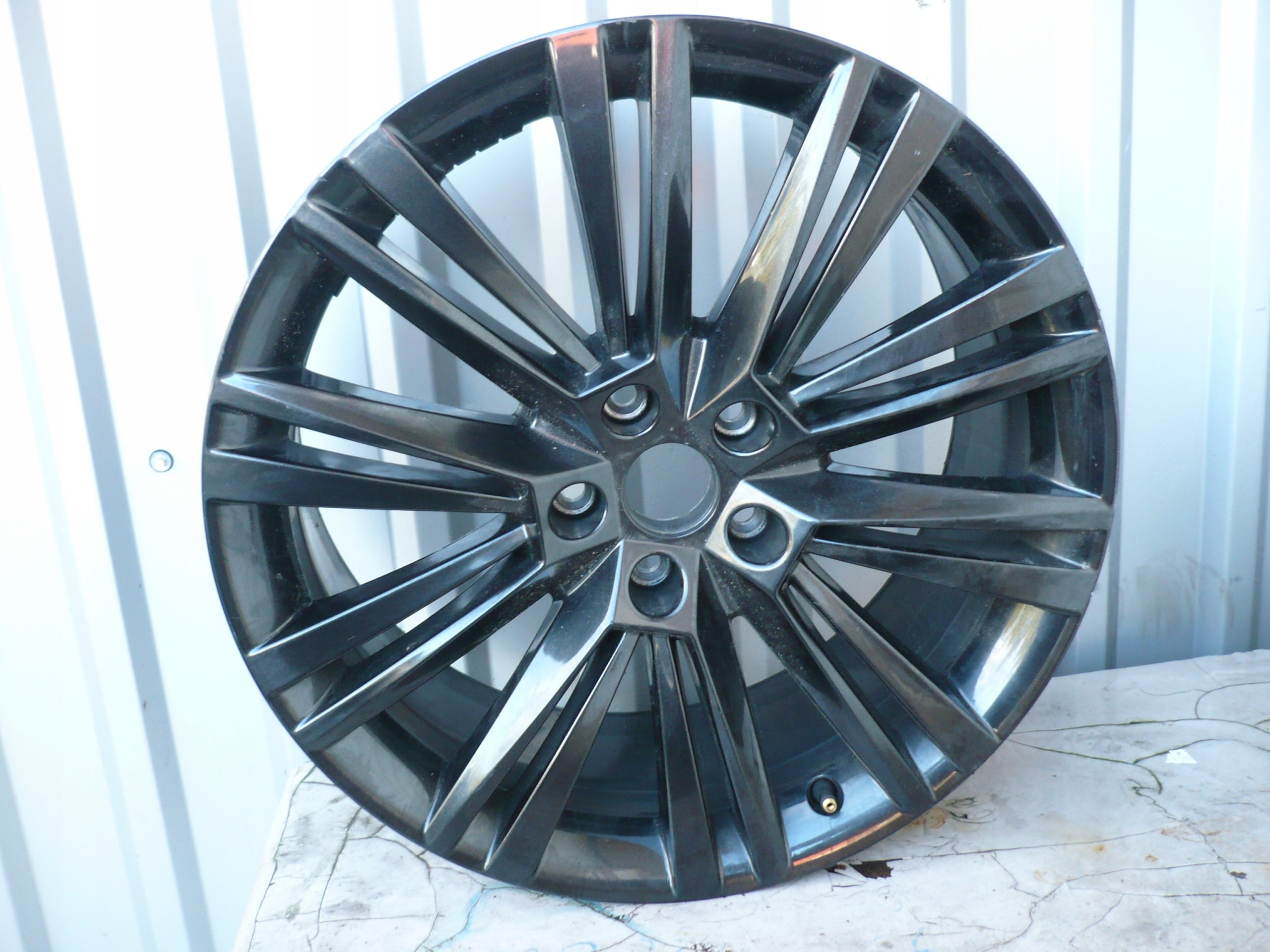 1x Alu Felge Skoda Superb Aluminum rim 19 Zoll 8.0J 5x112 44ET 3V0601025