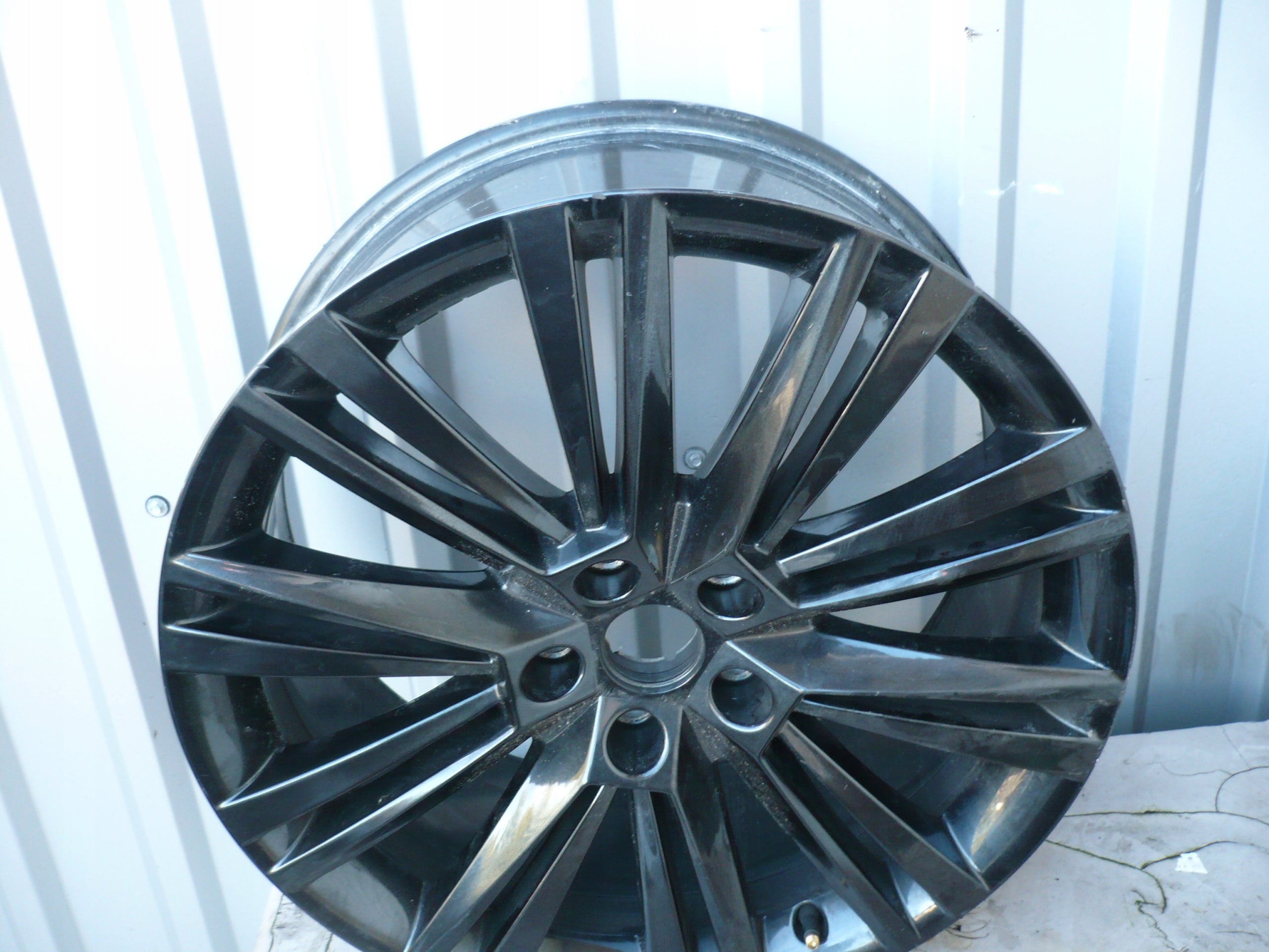 1x Alu Felge Skoda Superb Aluminum rim 19 Zoll 8.0J 5x112 44ET 3V0601025