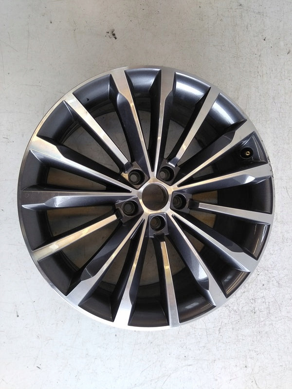 1x Alu Felge Skoda Superb Aluminum rim 19 Zoll 8.0J 5x112 44ET 3V0601025AM