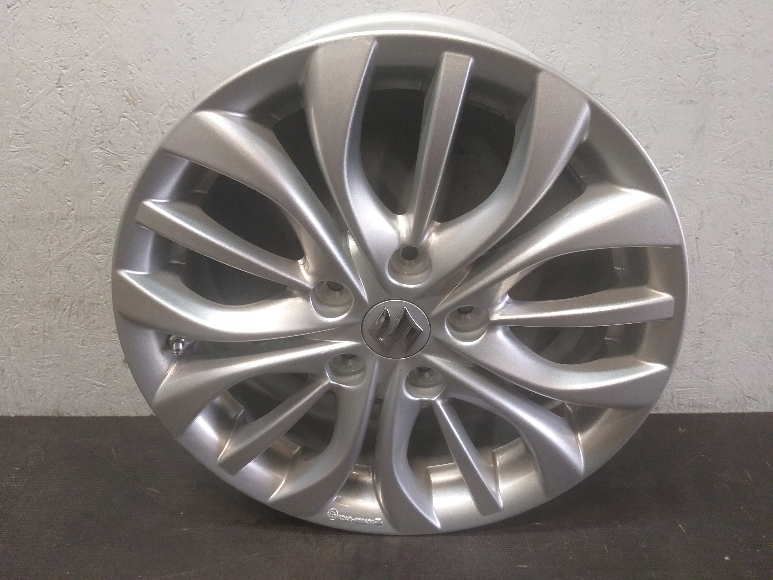 1x Alu Felge Suzuki APV Aluminum rim 16 Zoll 6.0J 5x114.3 50ET