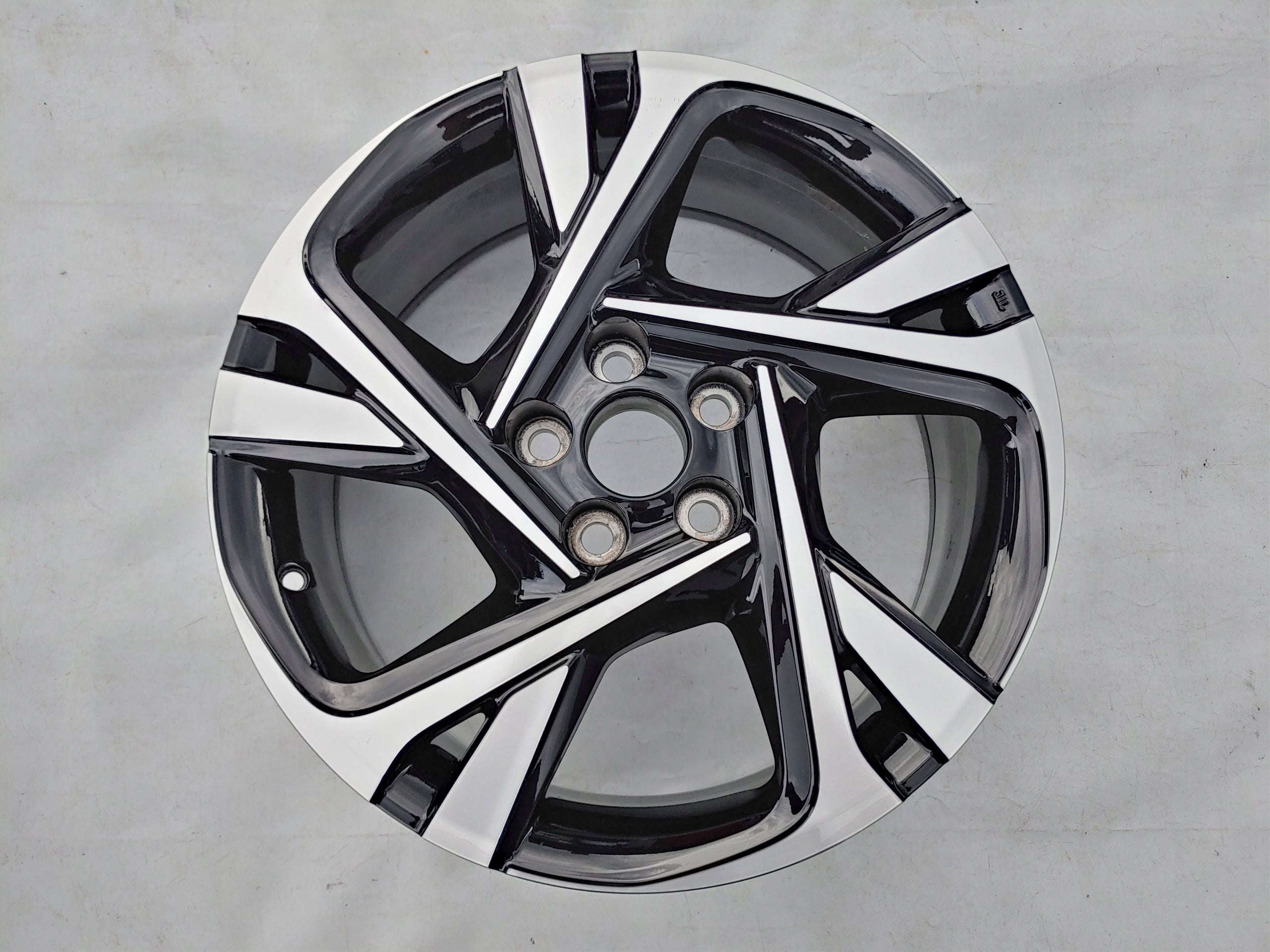 1x Alu Felge Toyota Carina Aluminum rim 18 Zoll 7.0J 5x114.3 50ET