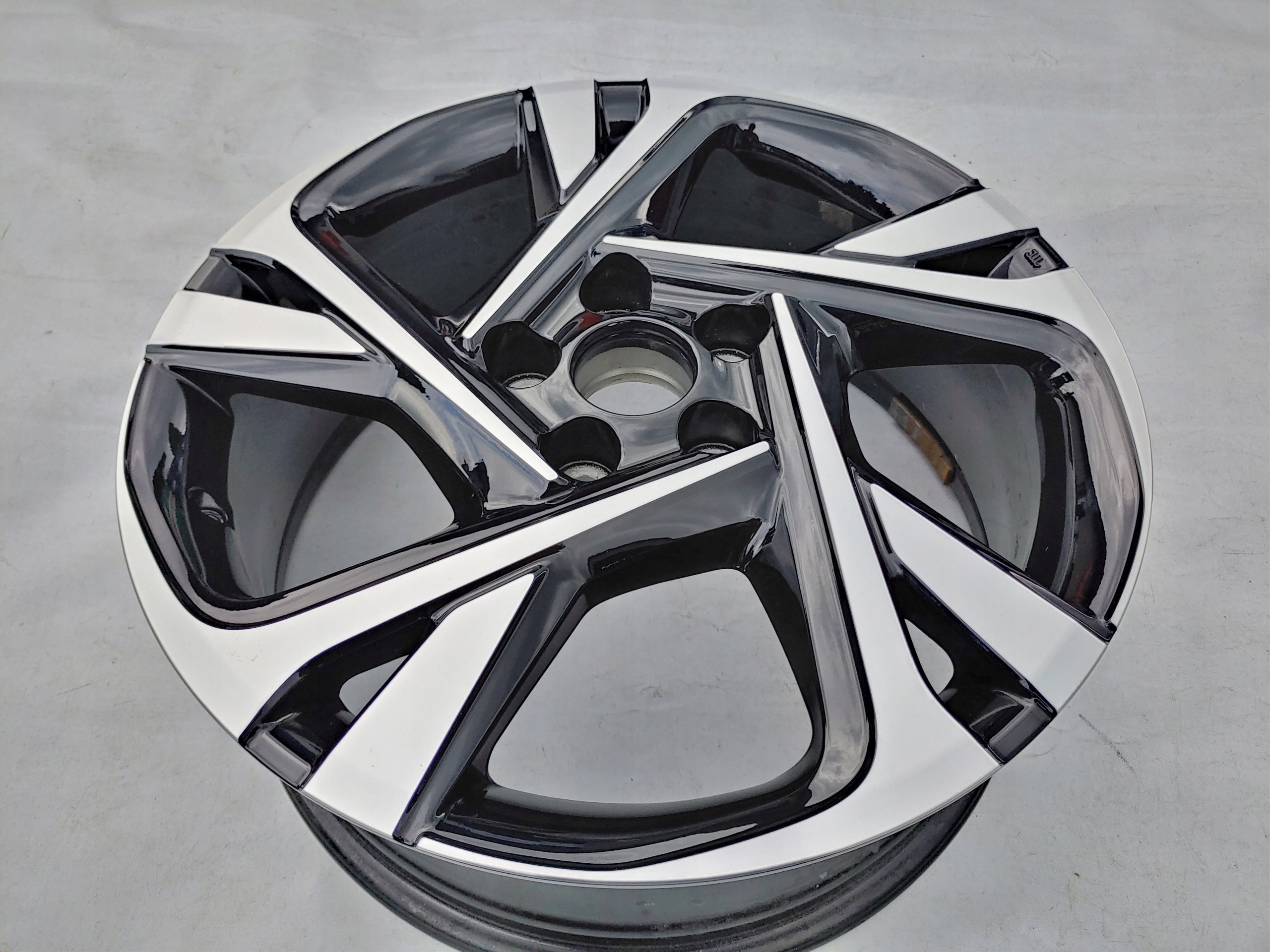 1x Alu Felge Toyota Carina Aluminum rim 18 Zoll 7.0J 5x114.3 50ET