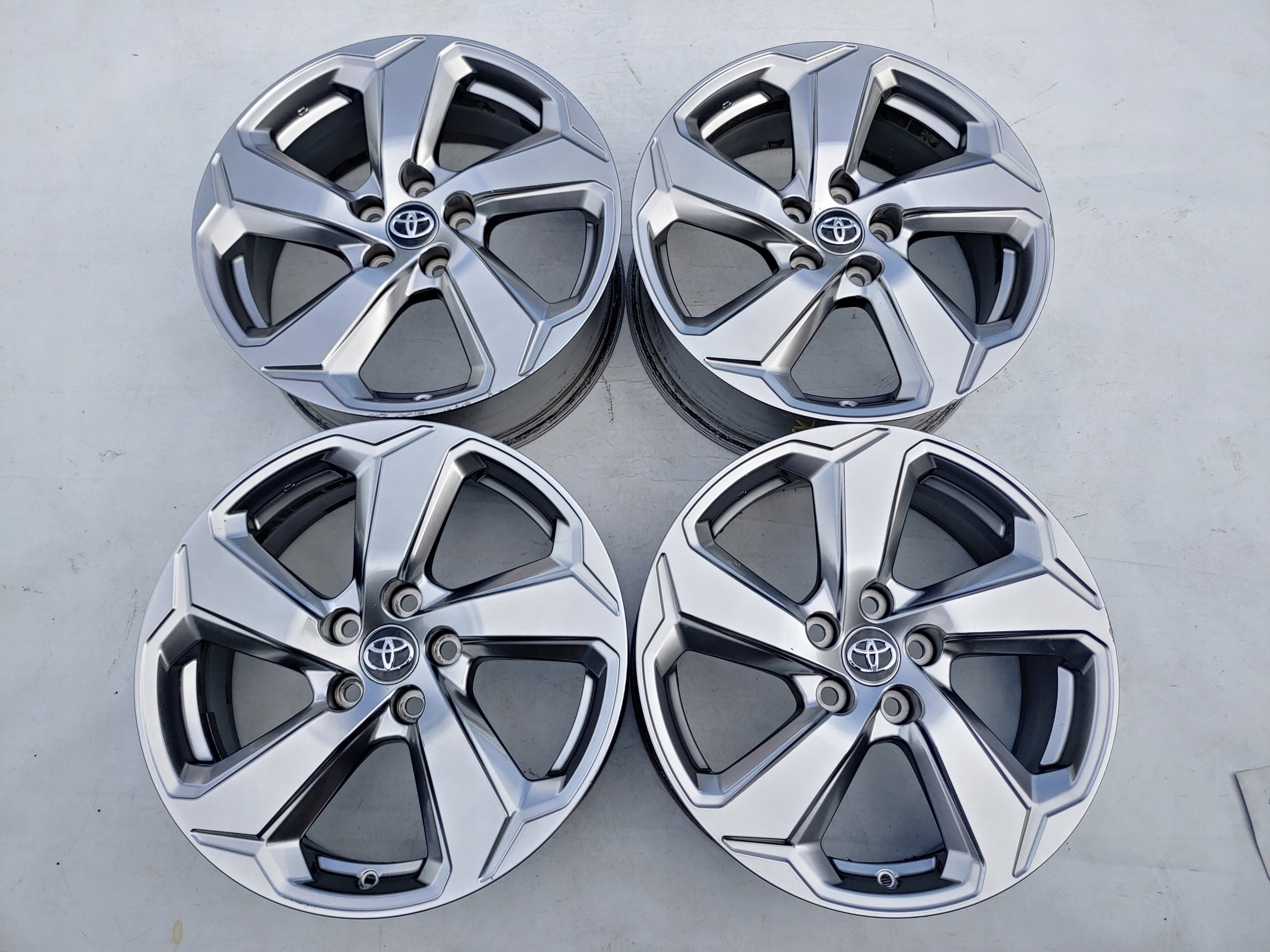 Alu Felge Toyota Corolla Corolla Cross Aluminum rim 18 Zoll 7.0J 5x114 35ET