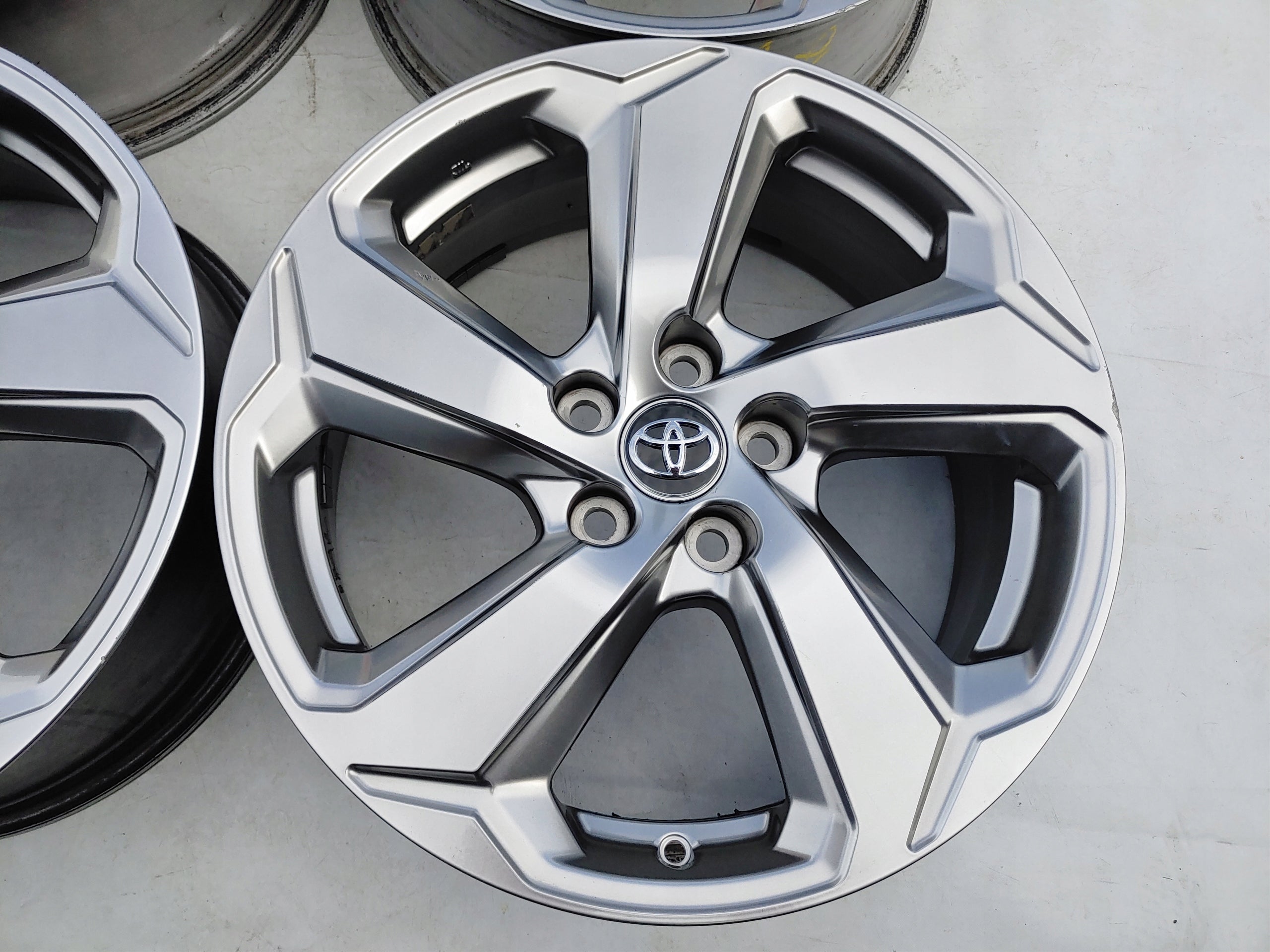 Alu Felge Toyota Corolla Corolla Cross Aluminum rim 18 Zoll 7.0J 5x114 35ET