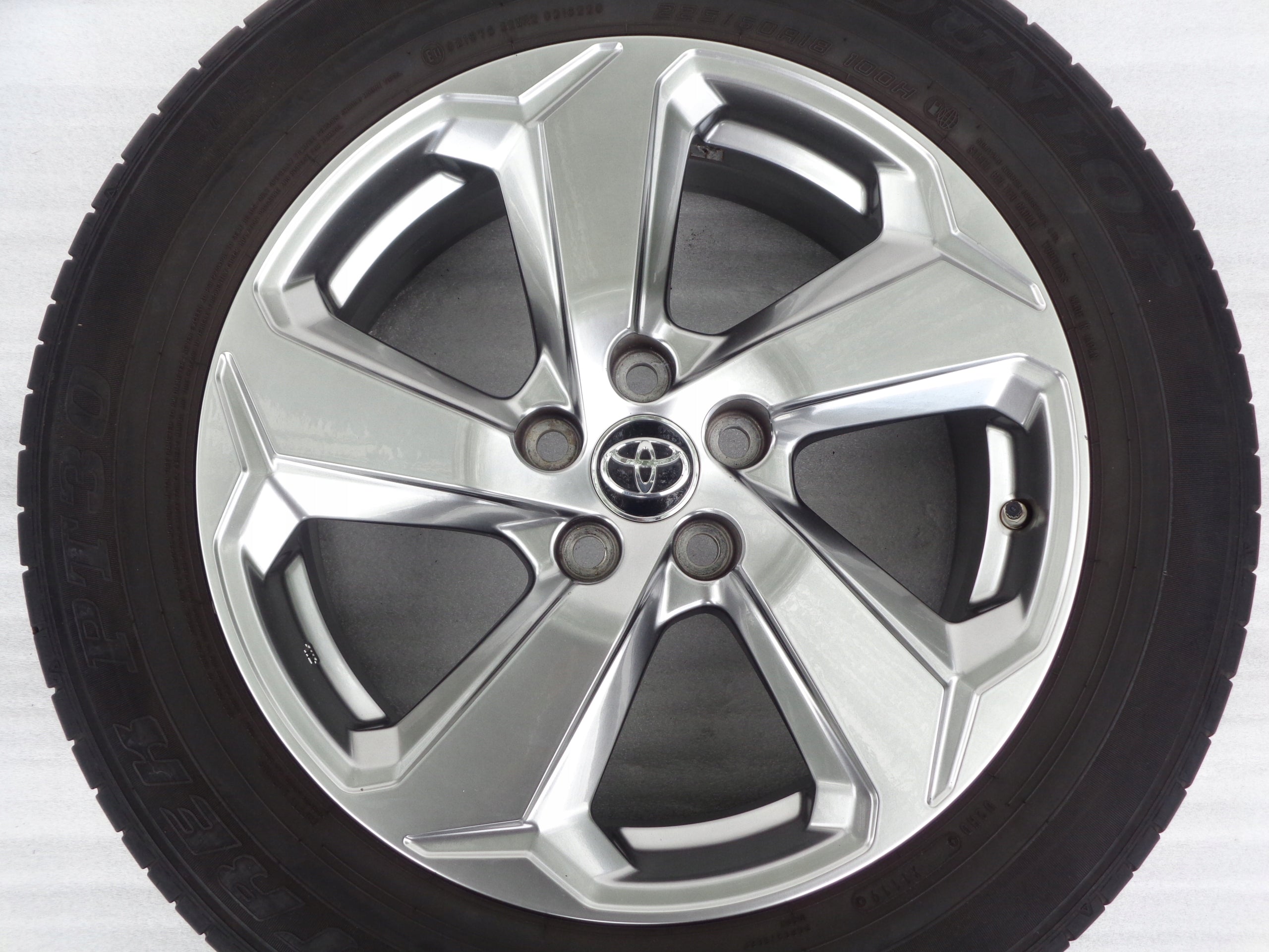 Alu Felge Toyota RAV4 Avensis Sienna Auris Harrier 18 Zoll 7.0J 5x114.3 35ET