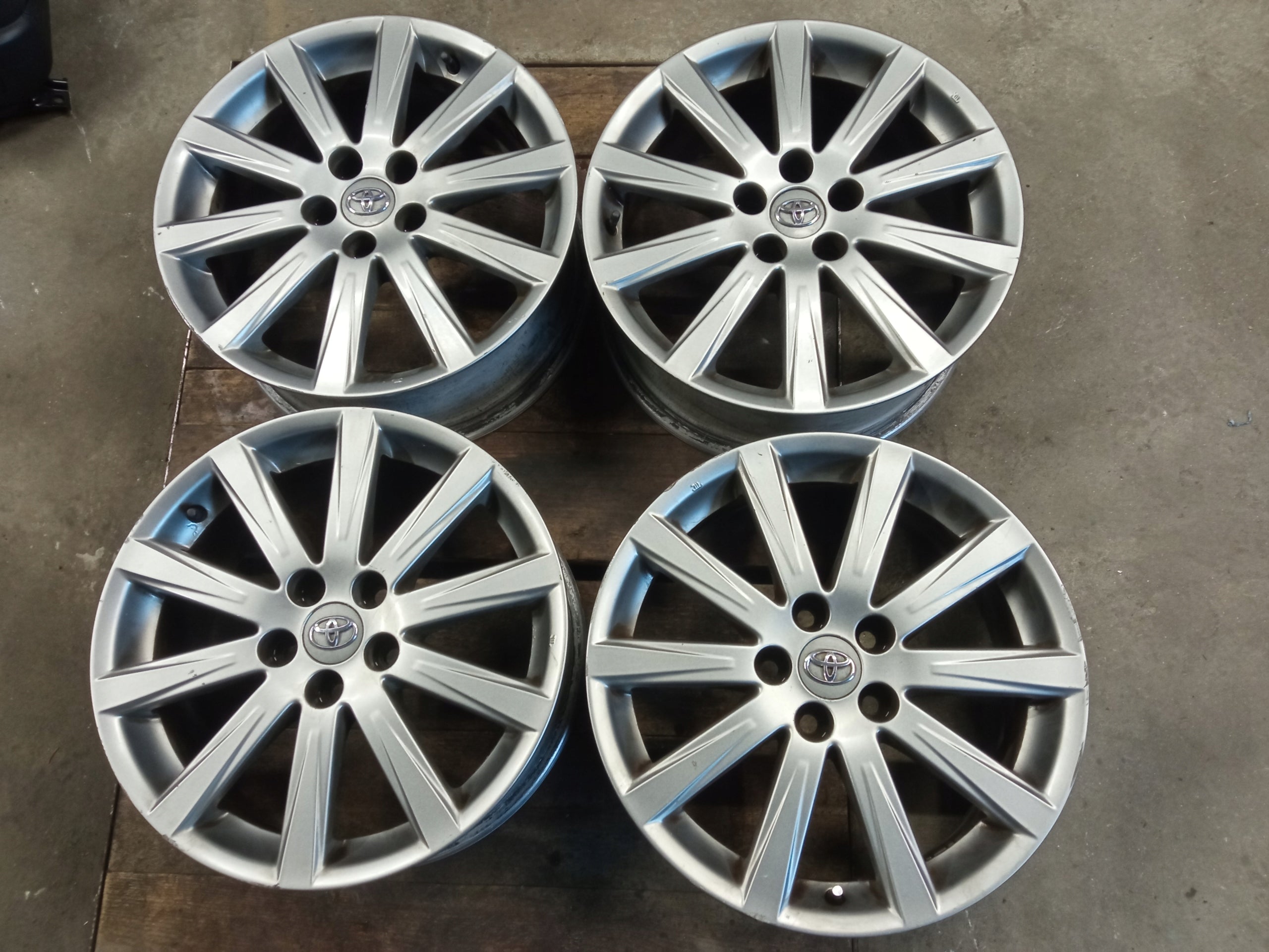  Alu Felge Toyota Sienna Aluminum rim 18 Zoll 7.5J 5x114.3 product image