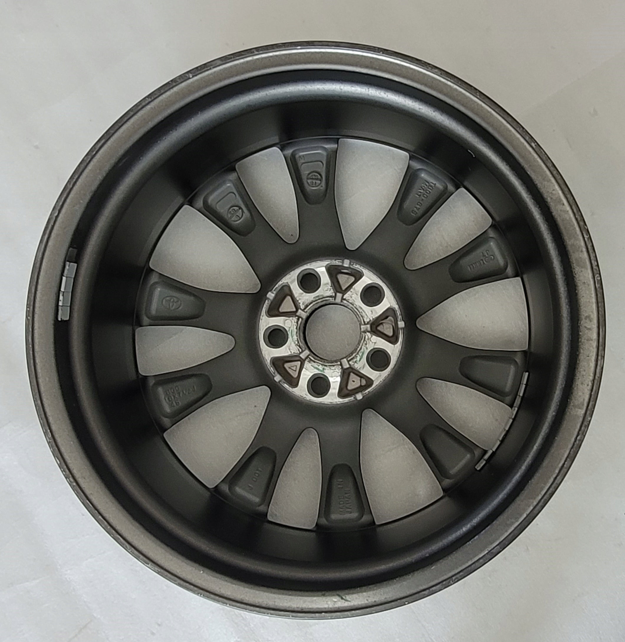 1x Alu Felge Toyota RAV4 Aluminum rim 18 Zoll 7.5J 5x114.3 45ET