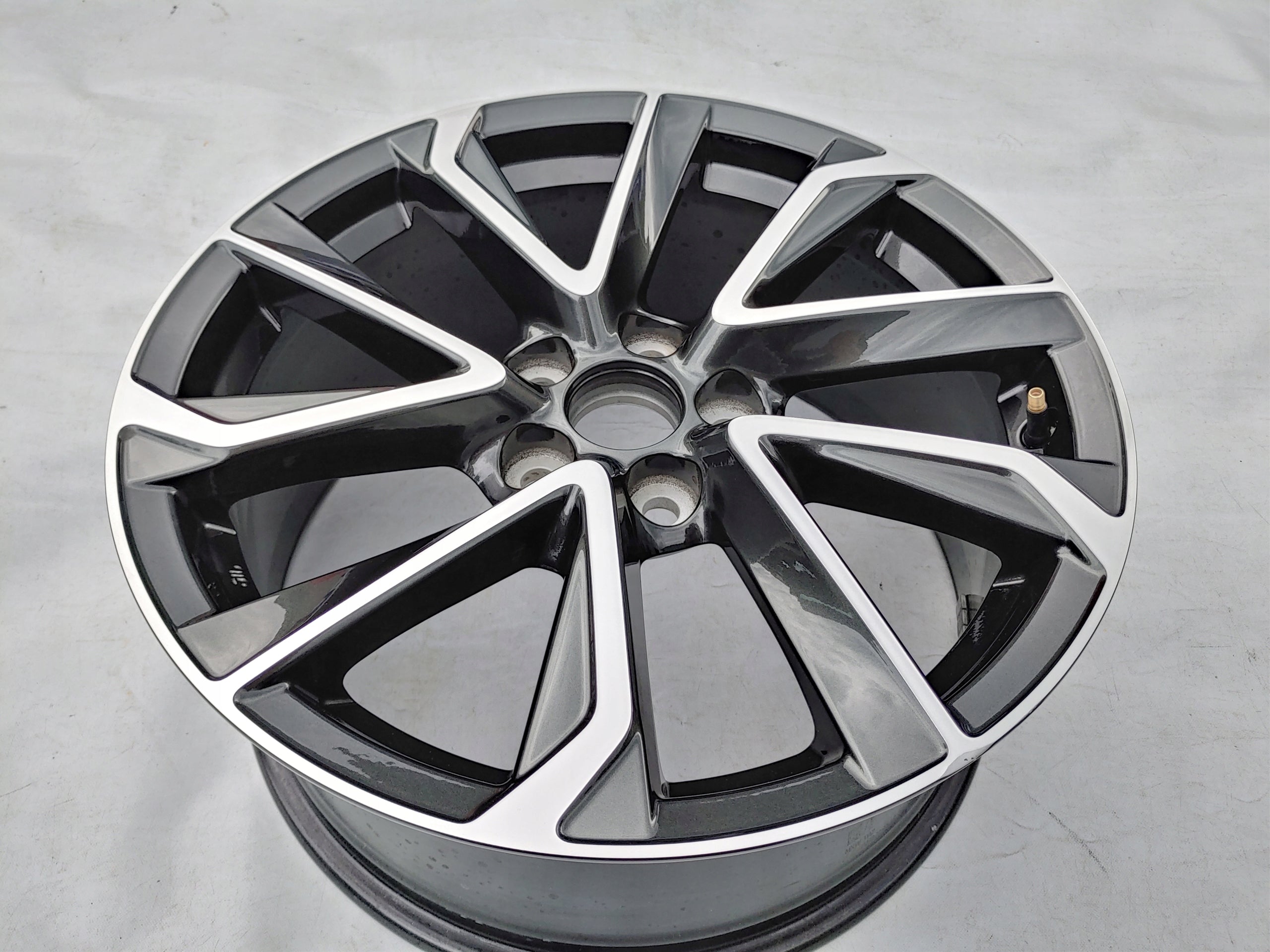 1x Alu Felge Toyota Corolla Aluminum rim 18 Zoll 8.0J 5x114.3 40ET