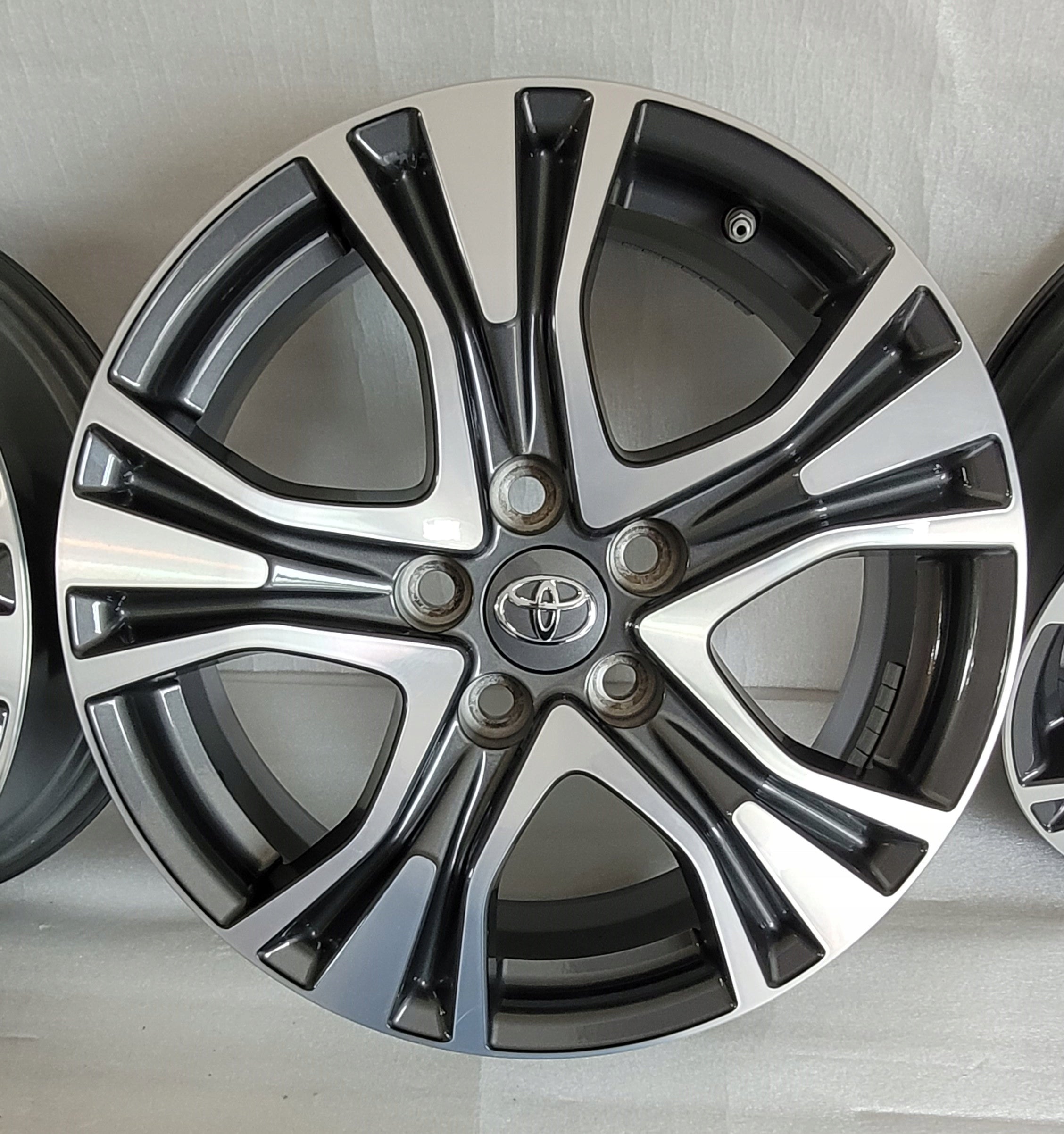 Alu Felge Toyota RAV4 Corolla Aluminum rim 17 Zoll 7.0J 5x114.3 39ET