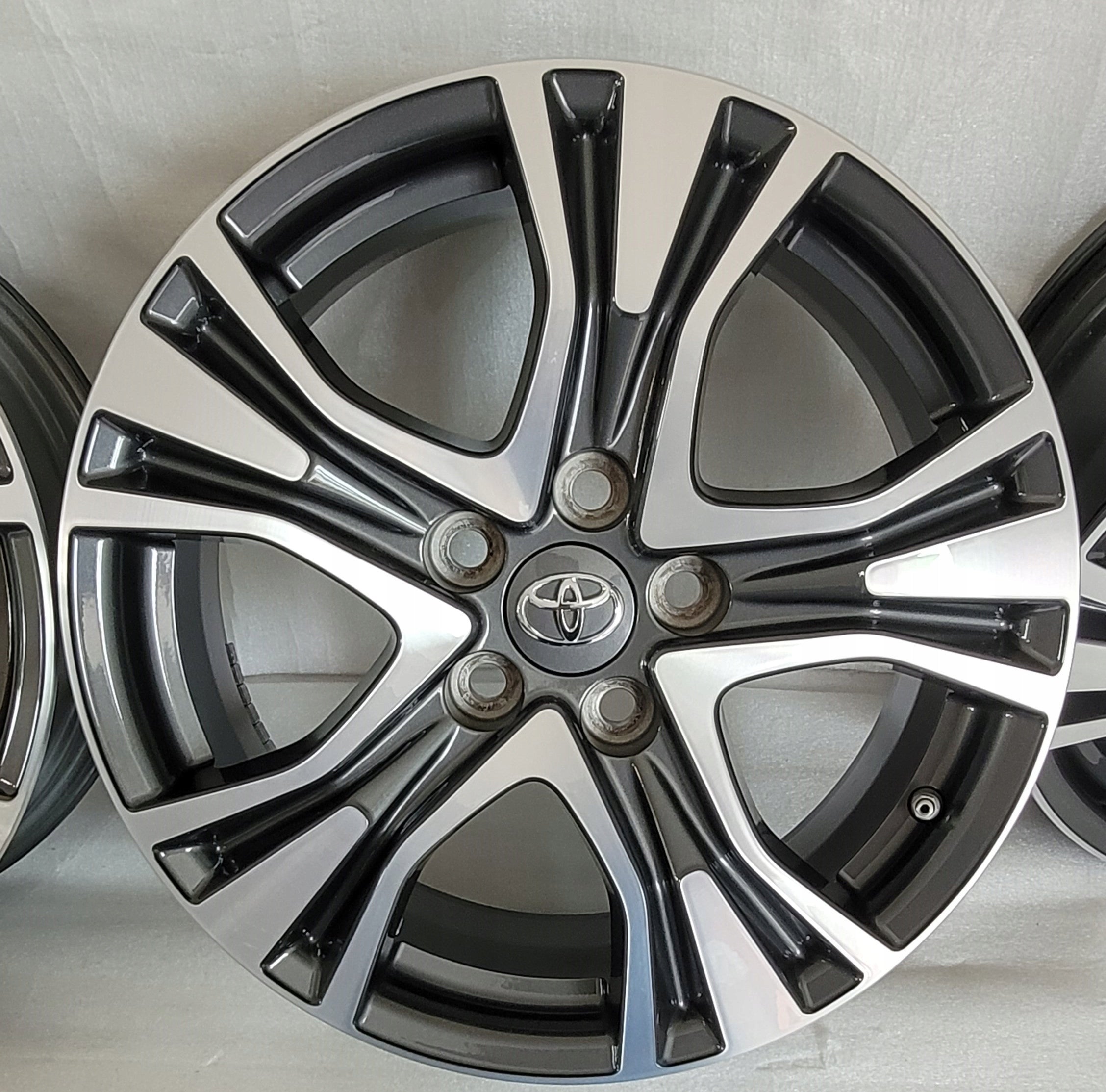 Alu Felge Toyota RAV4 Corolla Aluminum rim 17 Zoll 7.0J 5x114.3 39ET