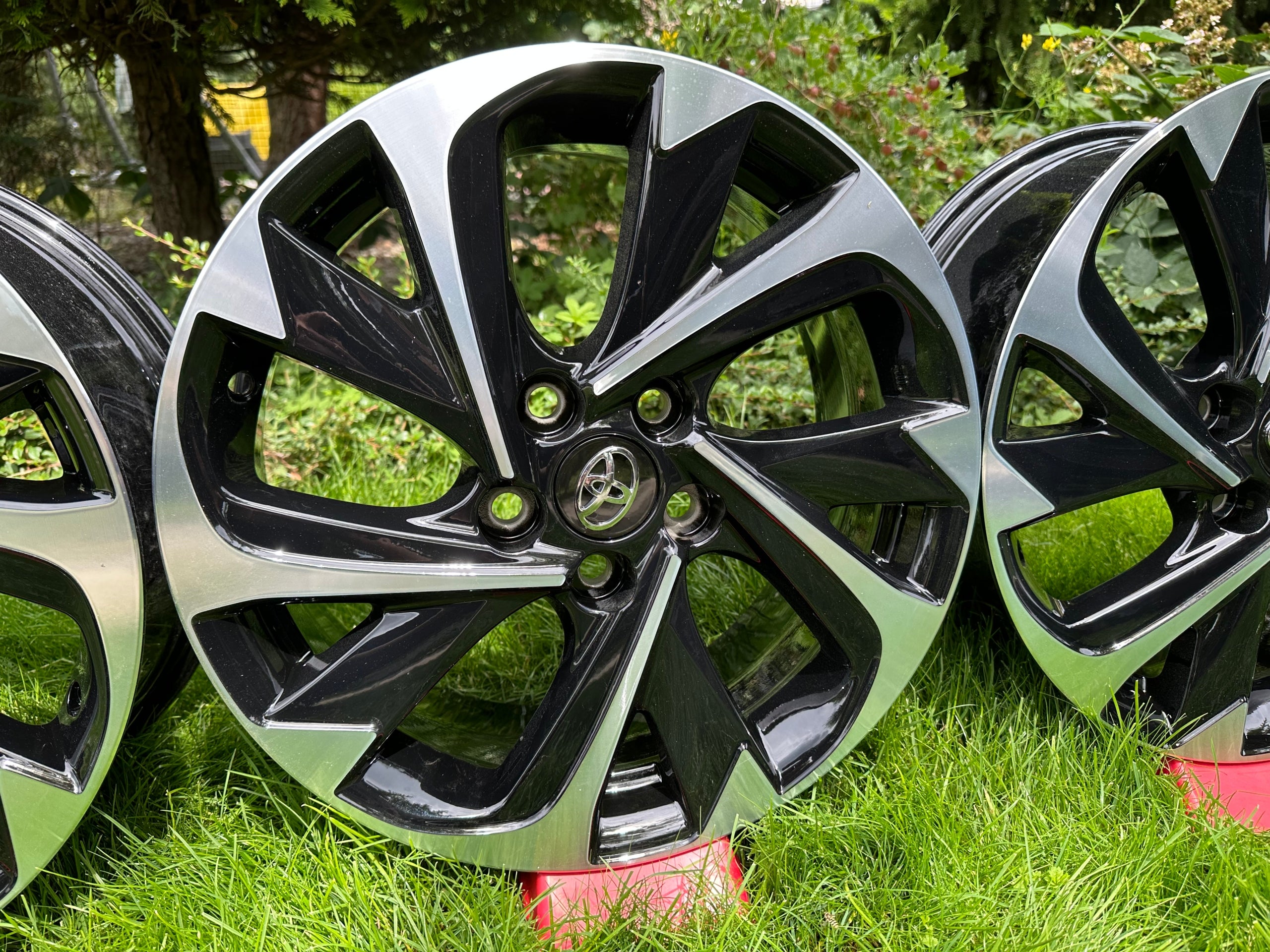 Alu Felge Toyota Auris Corolla 17 Zoll 7.0J 5x114.3 50ET 4261102L90