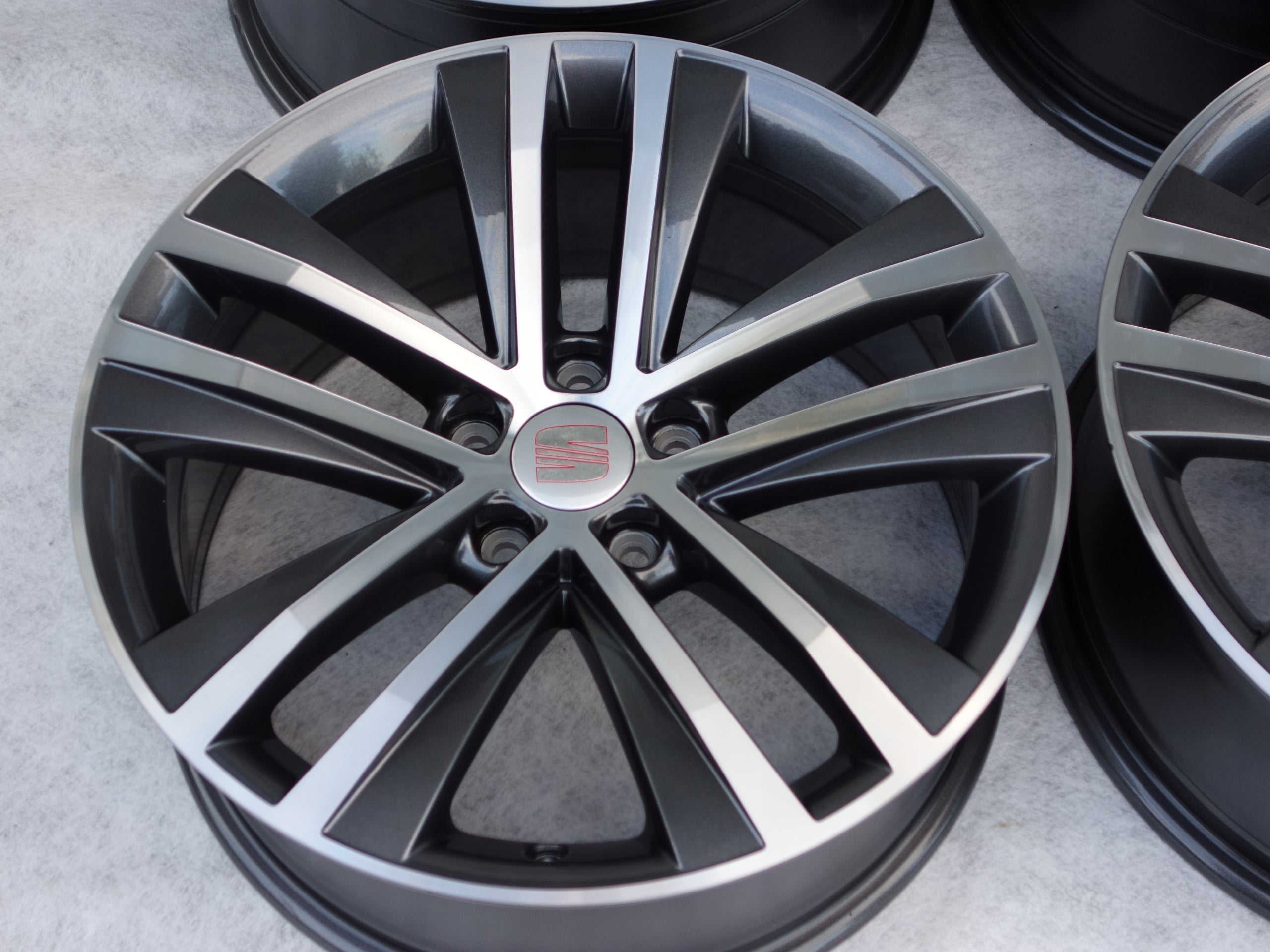 Alu Felge Volkswagen Sharan Aluminum rim 18 Zoll 7.5J 5x112 35ET 7N0601025F