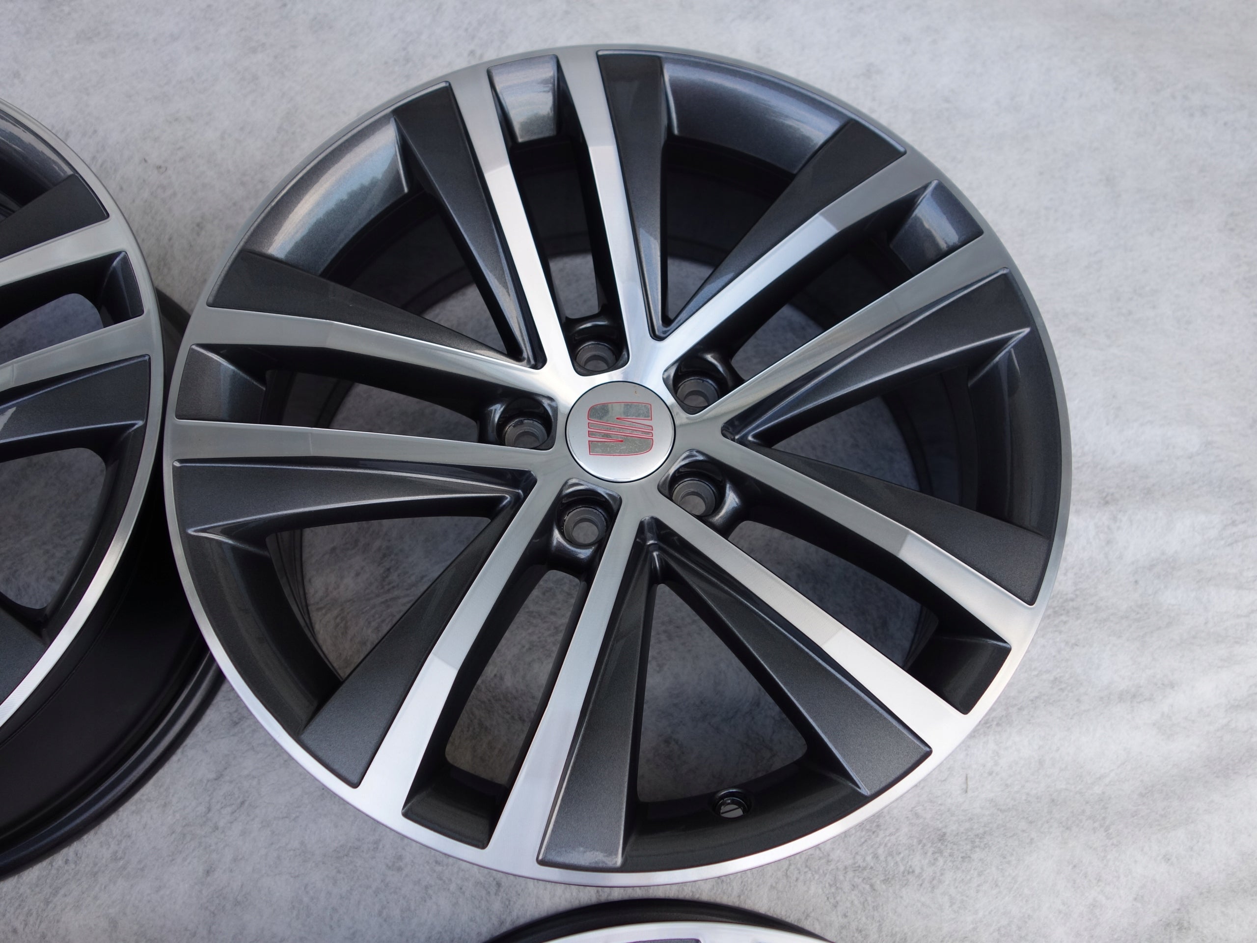 Alu Felge Volkswagen Sharan Aluminum rim 18 Zoll 7.5J 5x112 35ET 7N0601025F