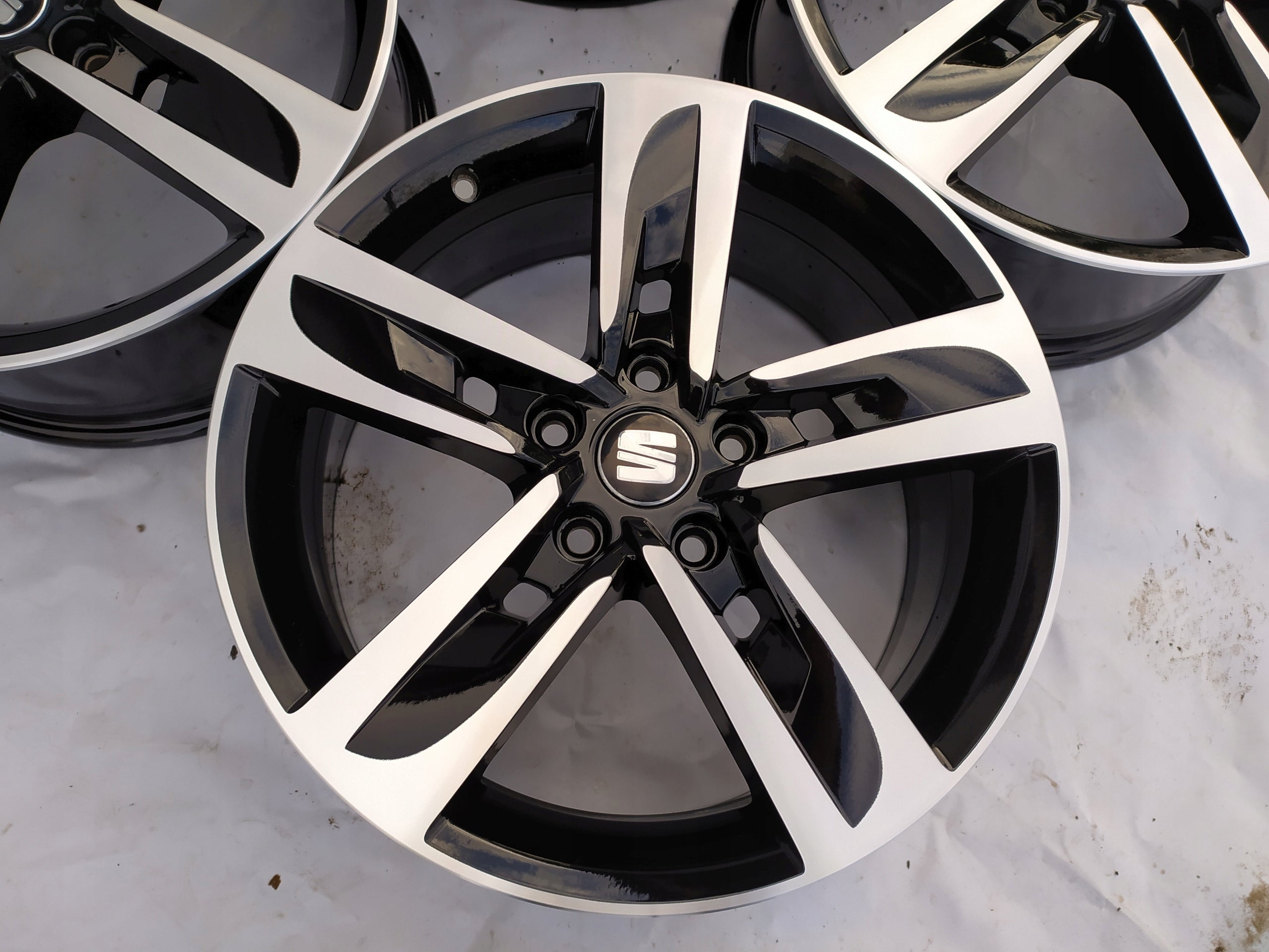  Aluminium rim Volkswagen California 17 inch 7.0J 5x112 49ET 5F0601025T  product image