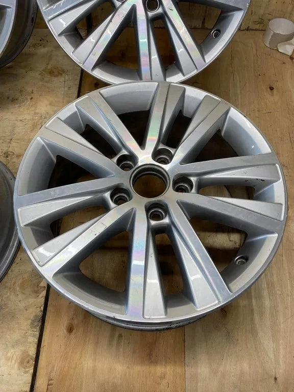 1x Alu Felge Volkswagen T5 Touran Aluminum rim 16 Zoll 5K0601025AE