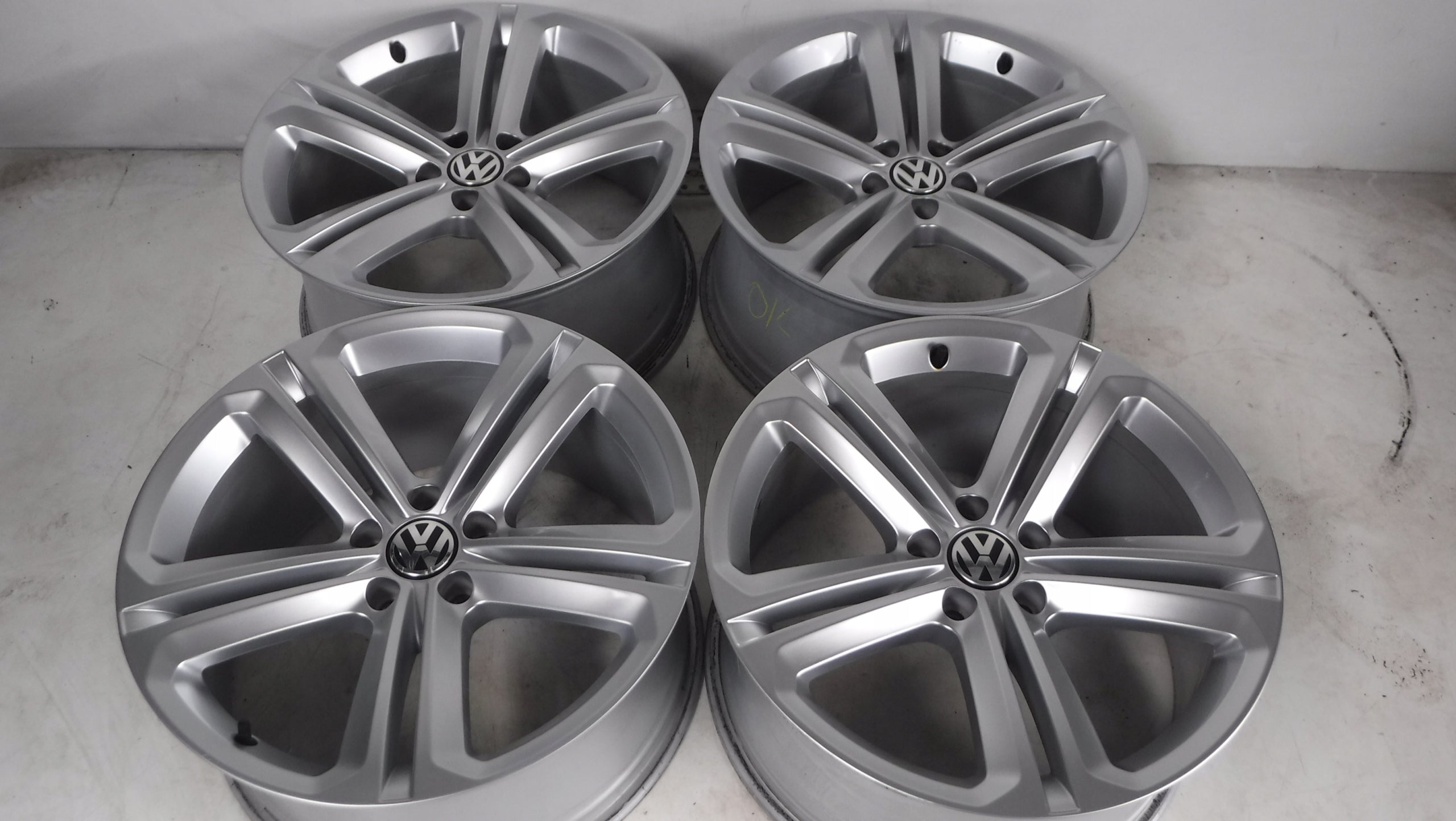 Alu Felge Volkswagen Tiguan Aluminum rim 19 Zoll 9.0J 5x112 33ET