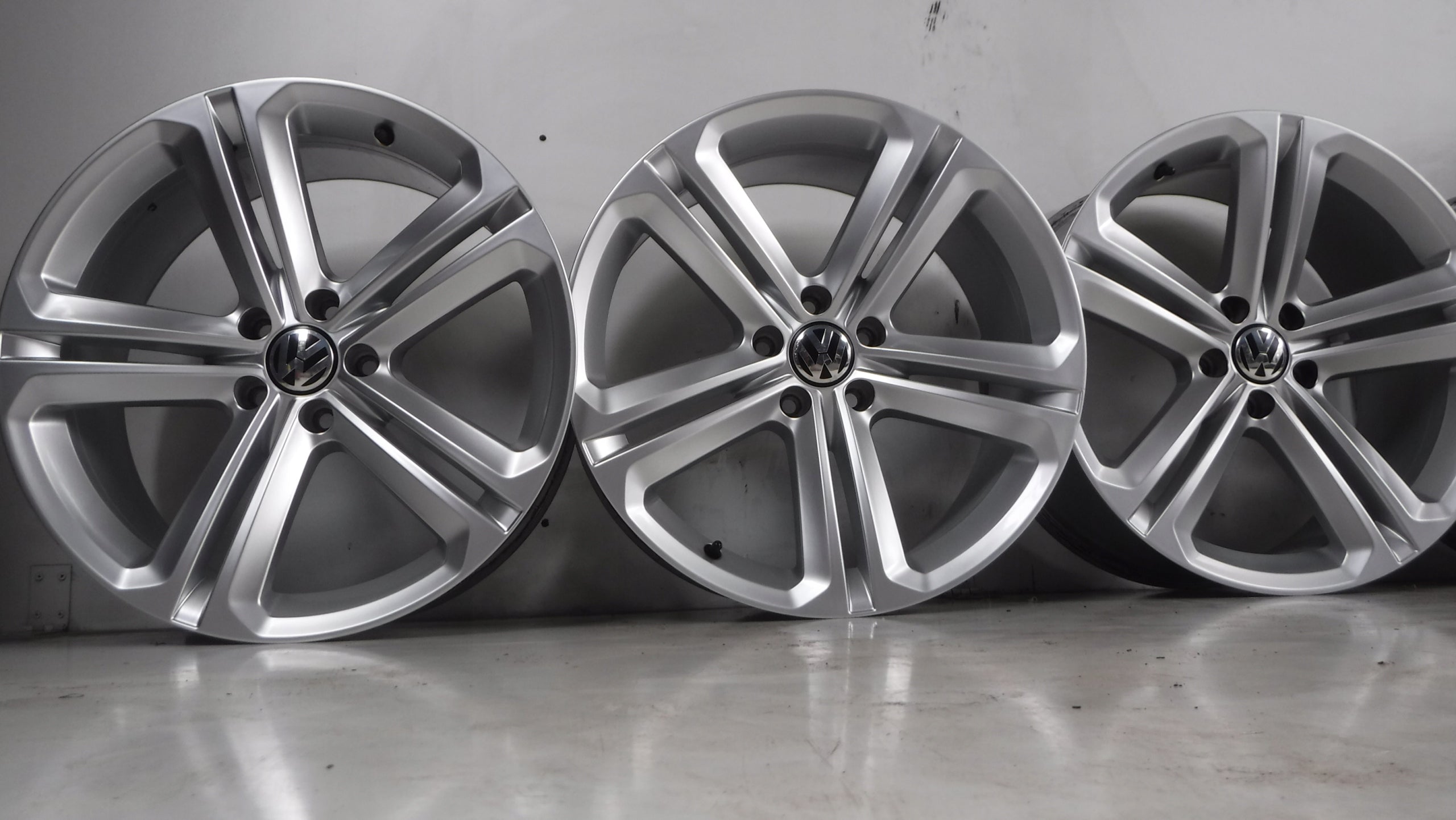 Alu Felge Volkswagen Tiguan Aluminum rim 19 Zoll 9.0J 5x112 33ET