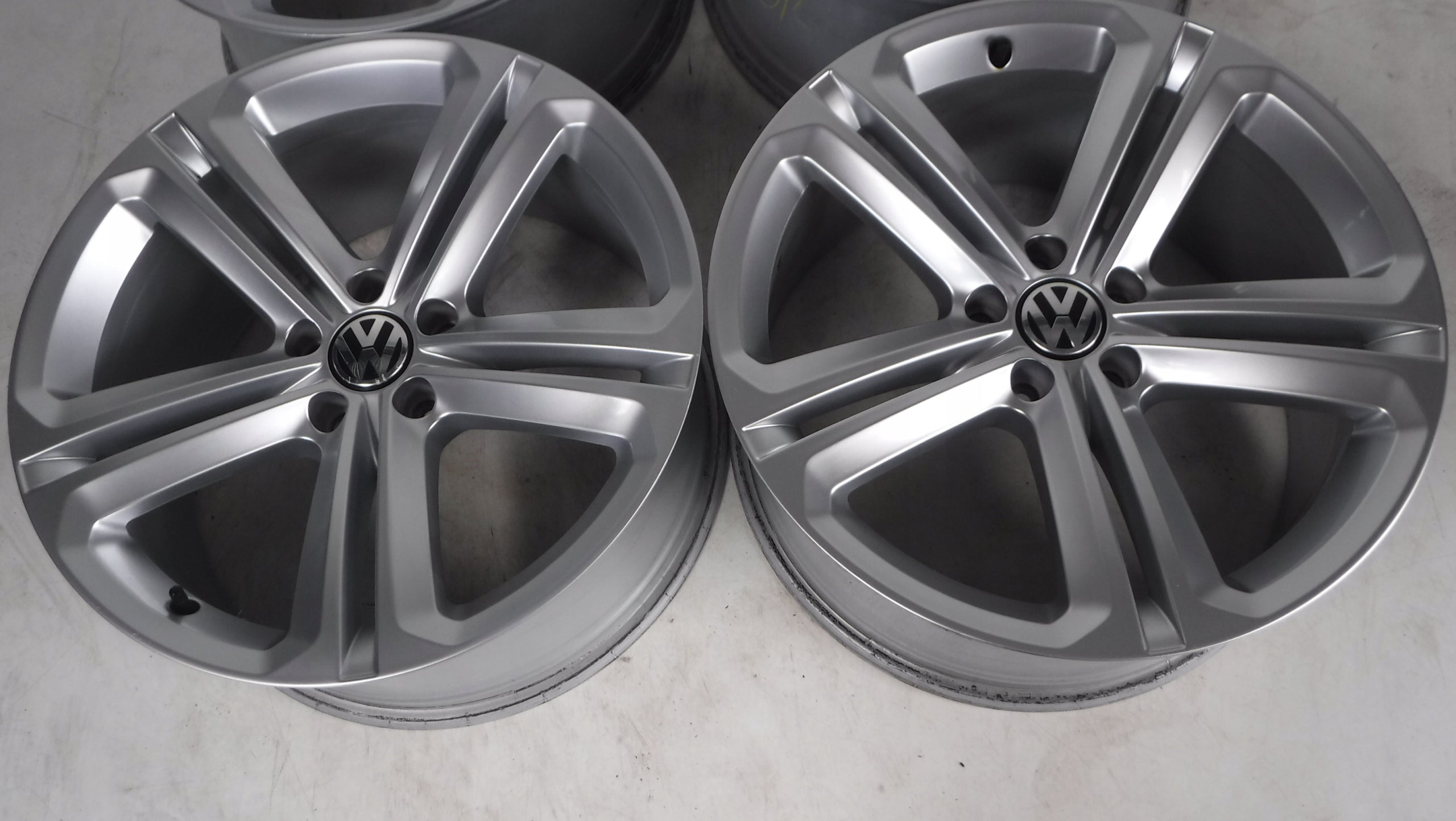 Alu Felge Volkswagen Tiguan Aluminum rim 19 Zoll 9.0J 5x112 33ET