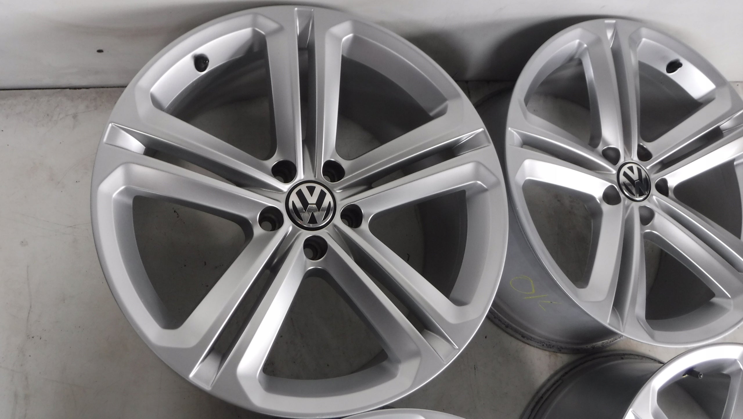 Alu Felge Volkswagen Tiguan Aluminum rim 19 Zoll 9.0J 5x112 33ET