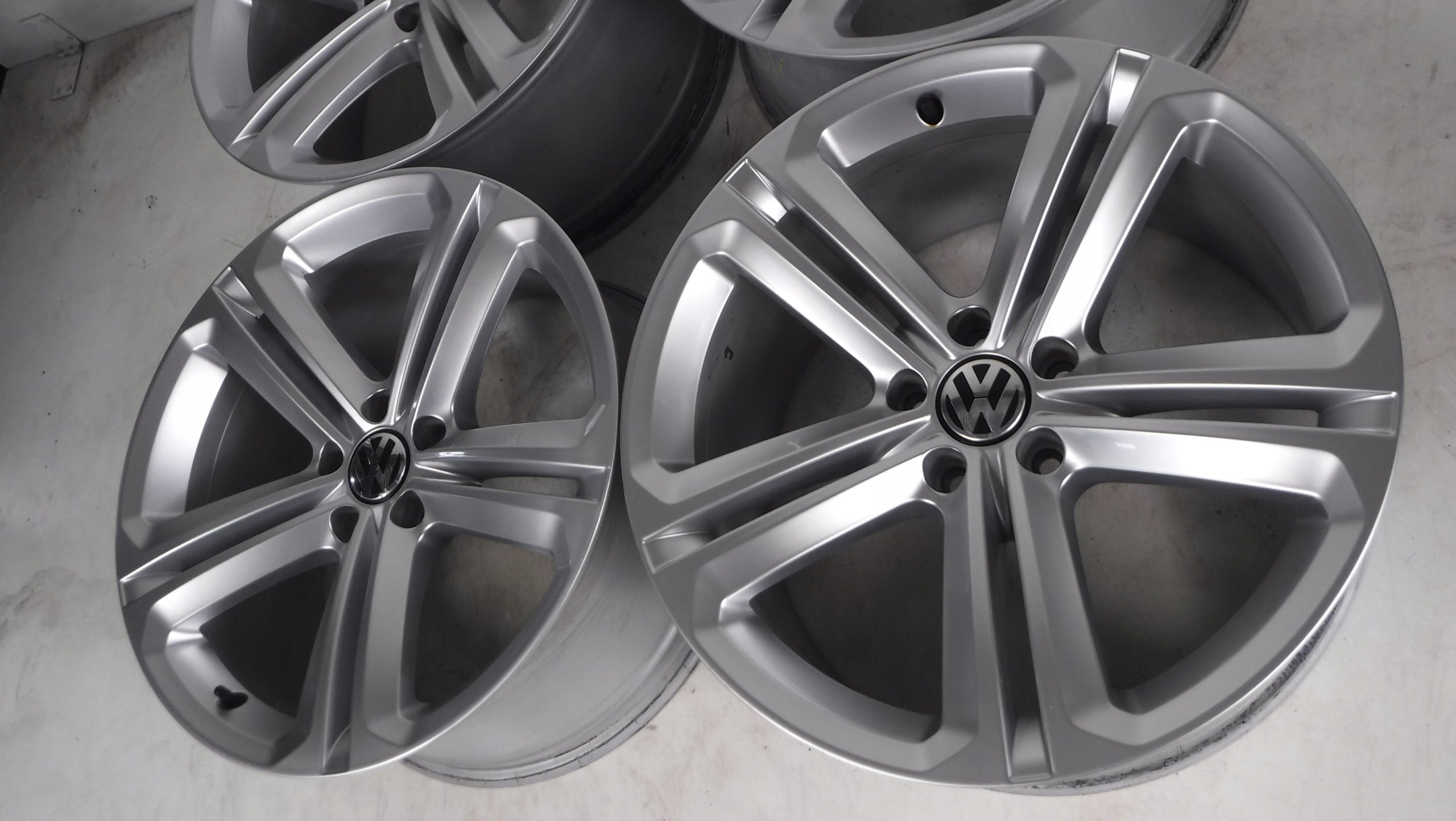 Alu Felge Volkswagen Tiguan Aluminum rim 19 Zoll 9.0J 5x112 33ET