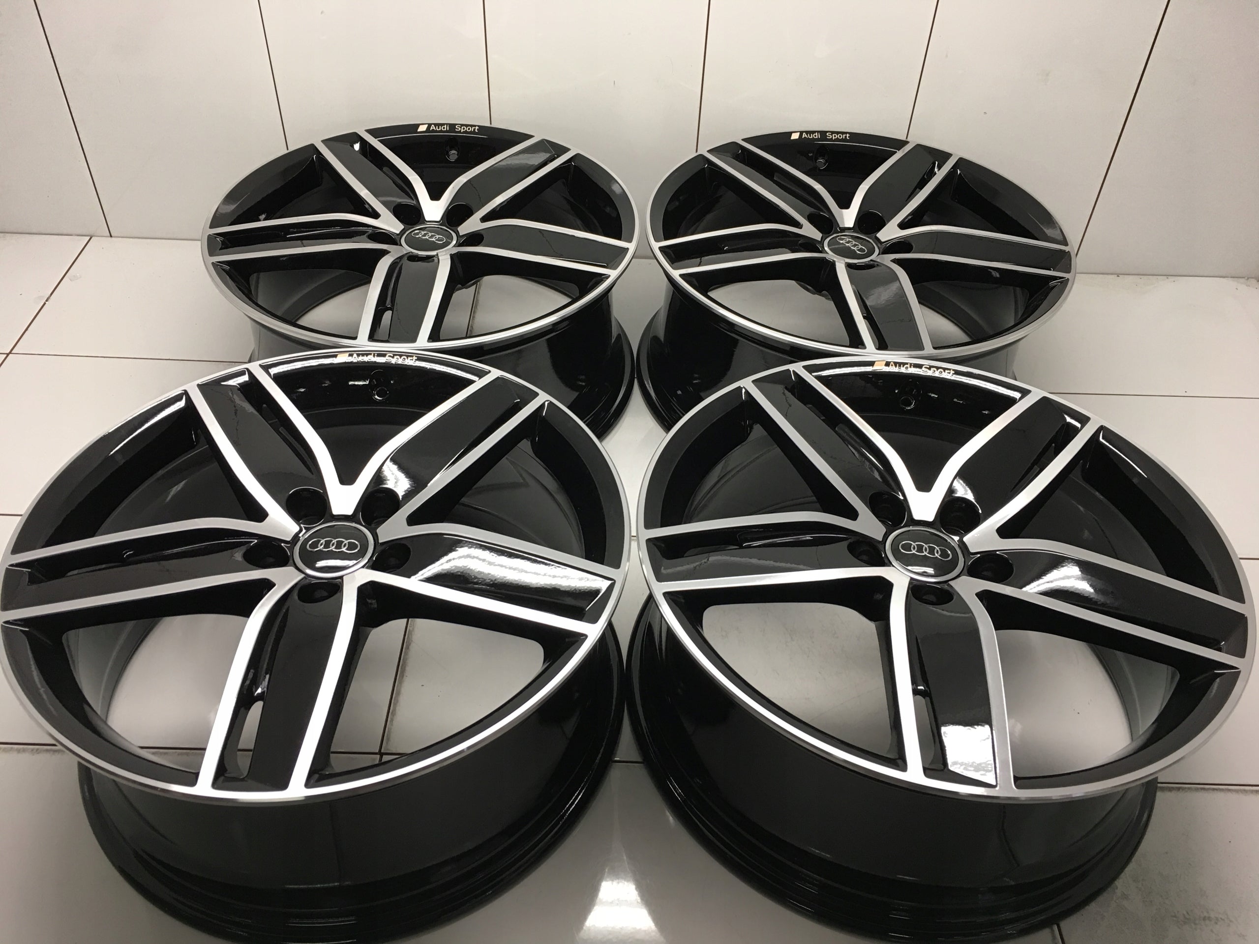  Alu Felge Volkswagen Atlas Aluminum rim 19 Zoll 8.0J 5x112 49ET 8V0601025AS product image