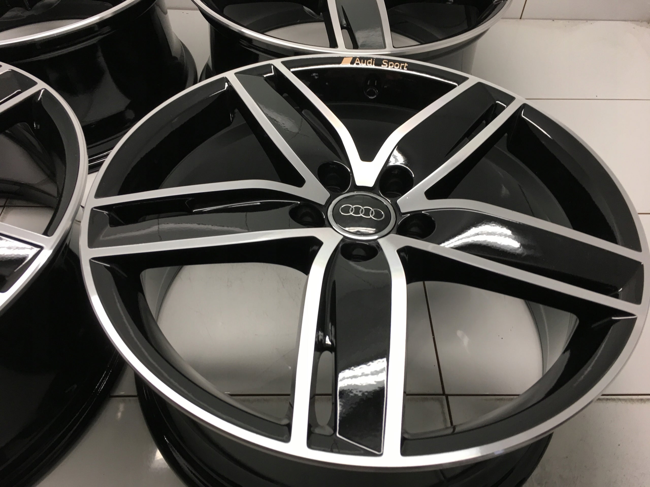 Alu Felge Volkswagen Atlas Aluminum rim 19 Zoll 8.0J 5x112 49ET 8V0601025AS