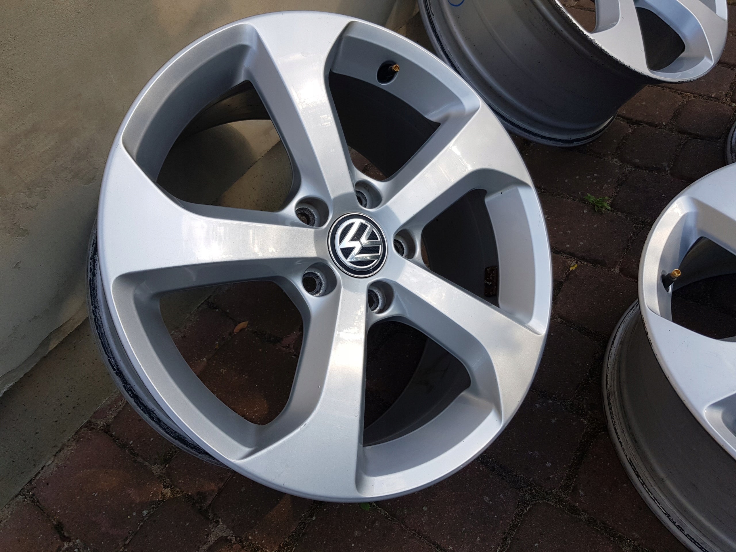 Alu Felge Volkswagen Golf VII Passat Golf Golf V Golf VI 17 Zoll 7.5J 5x112 49ET