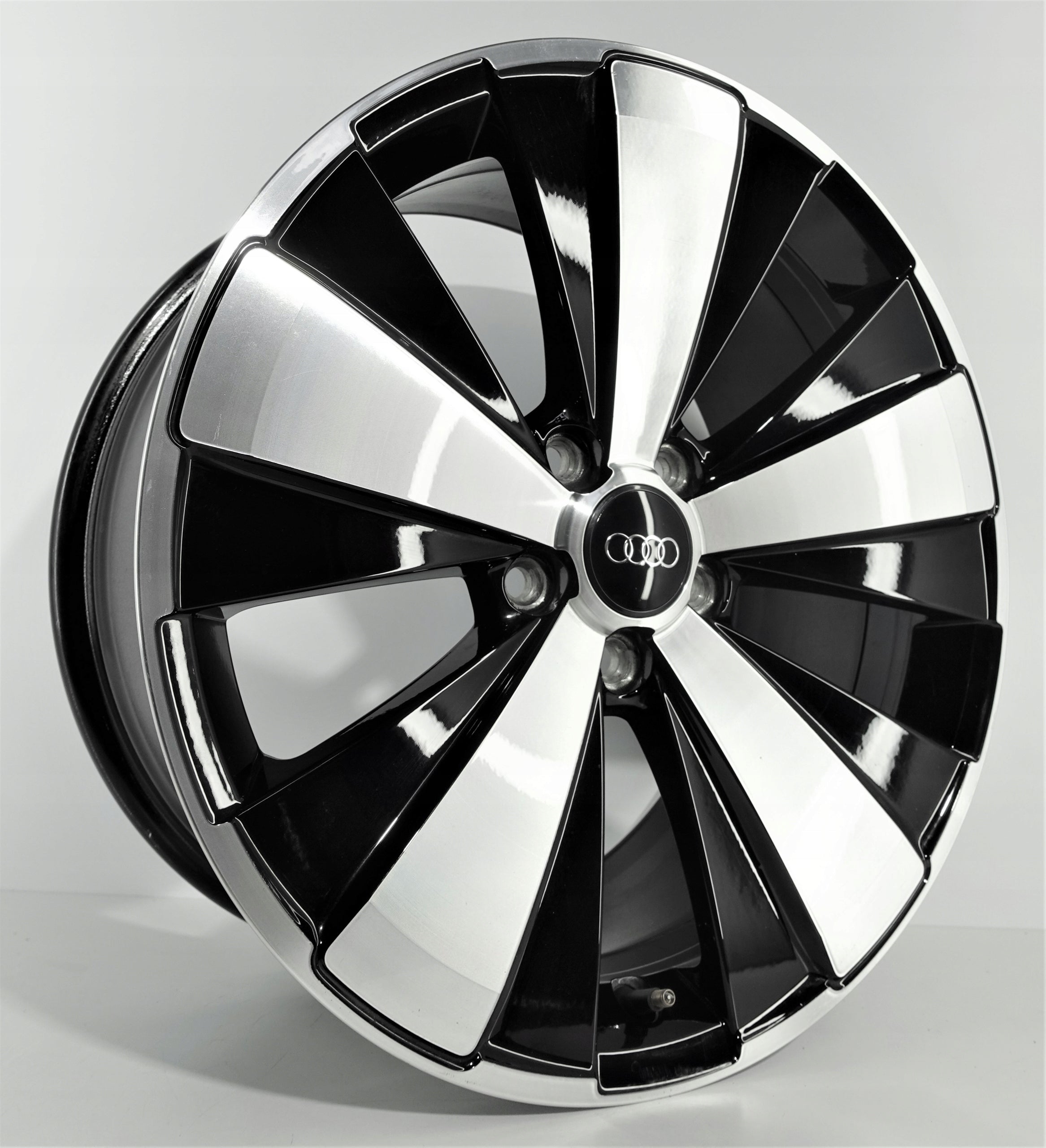 Alu Felge Volkswagen Caddy Aluminum rim 18 Zoll 8.0J 5x112 48ET