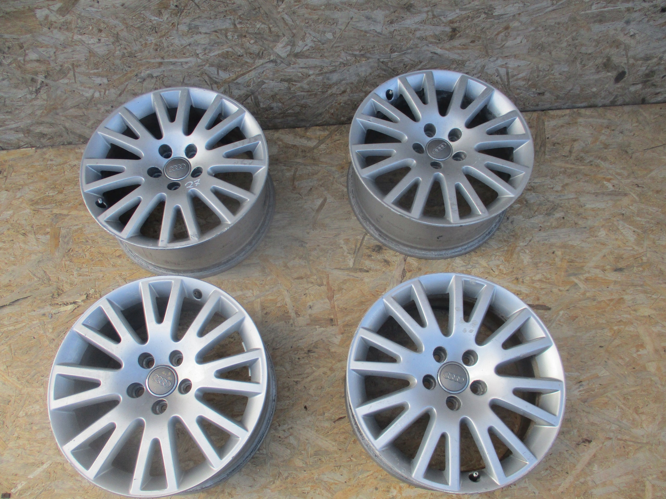  Alu Felge Volkswagen Bora Aluminum rim 17 Zoll 7.5J 5x112 45ET 4F0601025AK product image