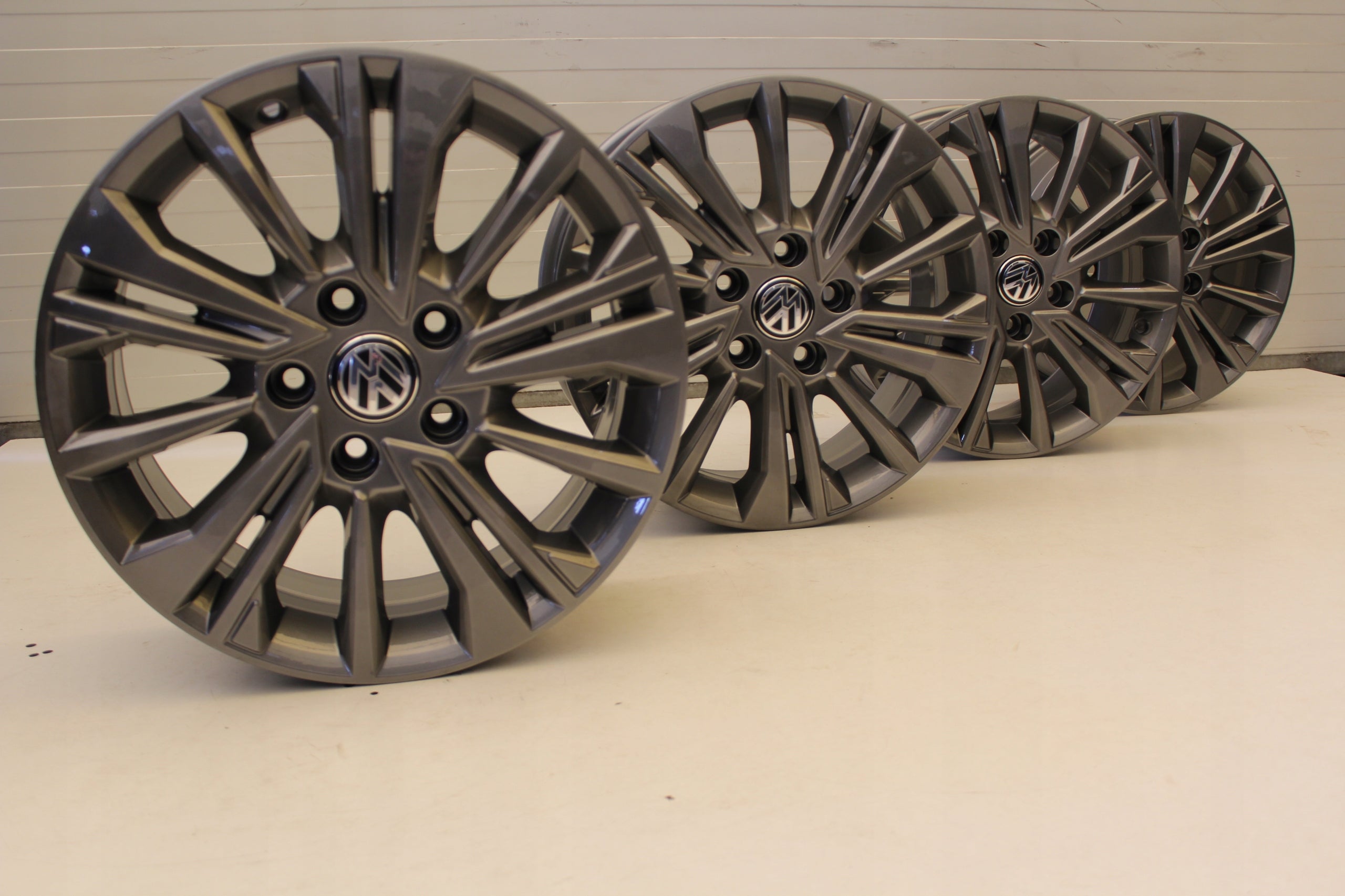 Alu Felge Volkswagen T6 LT Multivan California Amarok T5 17 Zoll 7.0J 5x120 55ET 7LA601025E