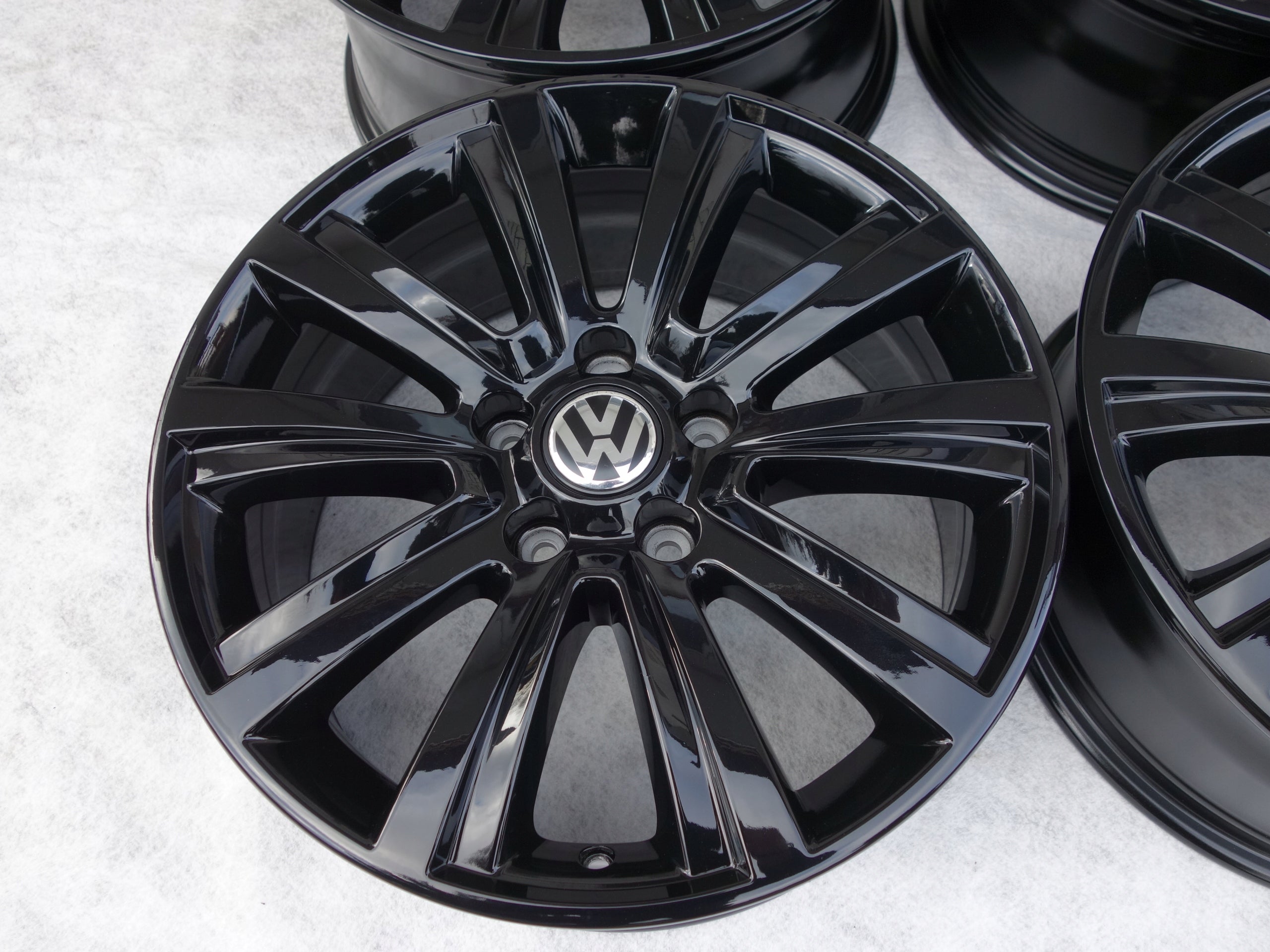  Aluminium rim Volkswagen T6 LT Multivan Amarok Caravelle T5 18 inch 7.5J 5x120 45ET 2H6601025B product image