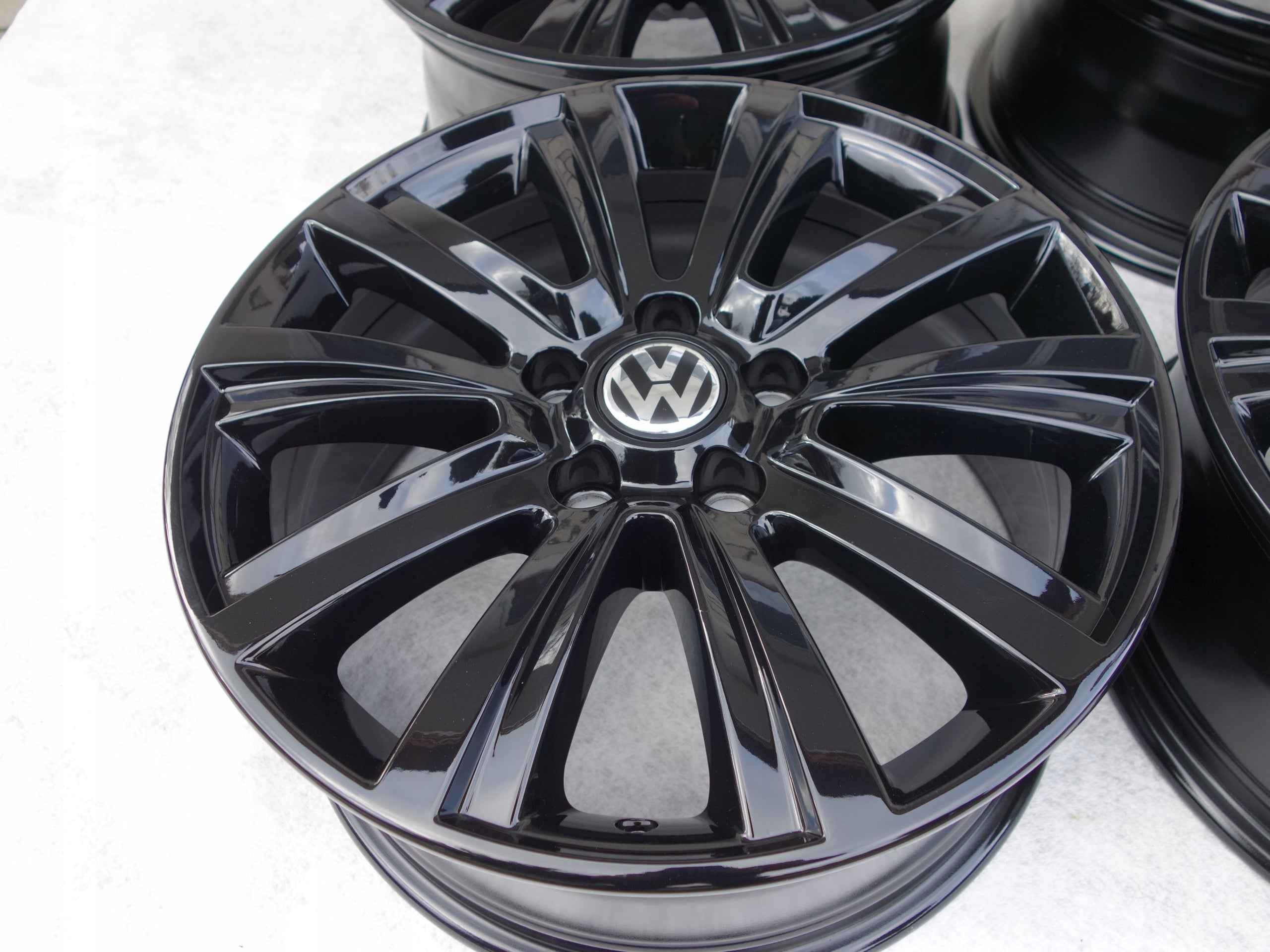 Alu Felge Volkswagen T6 LT Multivan Amarok Caravelle T5 18 Zoll 7.5J 5x120 45ET 2H6601025B