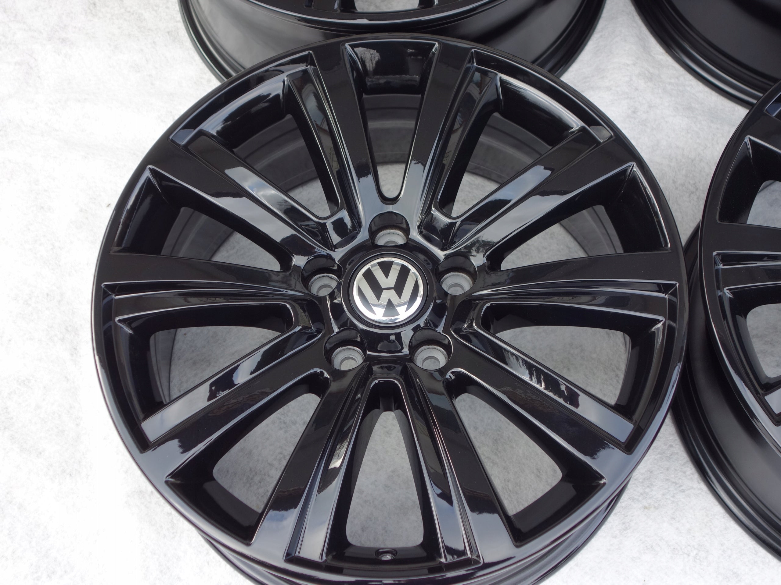 Alu Felge Volkswagen T6 LT Multivan Amarok Caravelle T5 18 Zoll 7.5J 5x120 45ET 2H6601025B