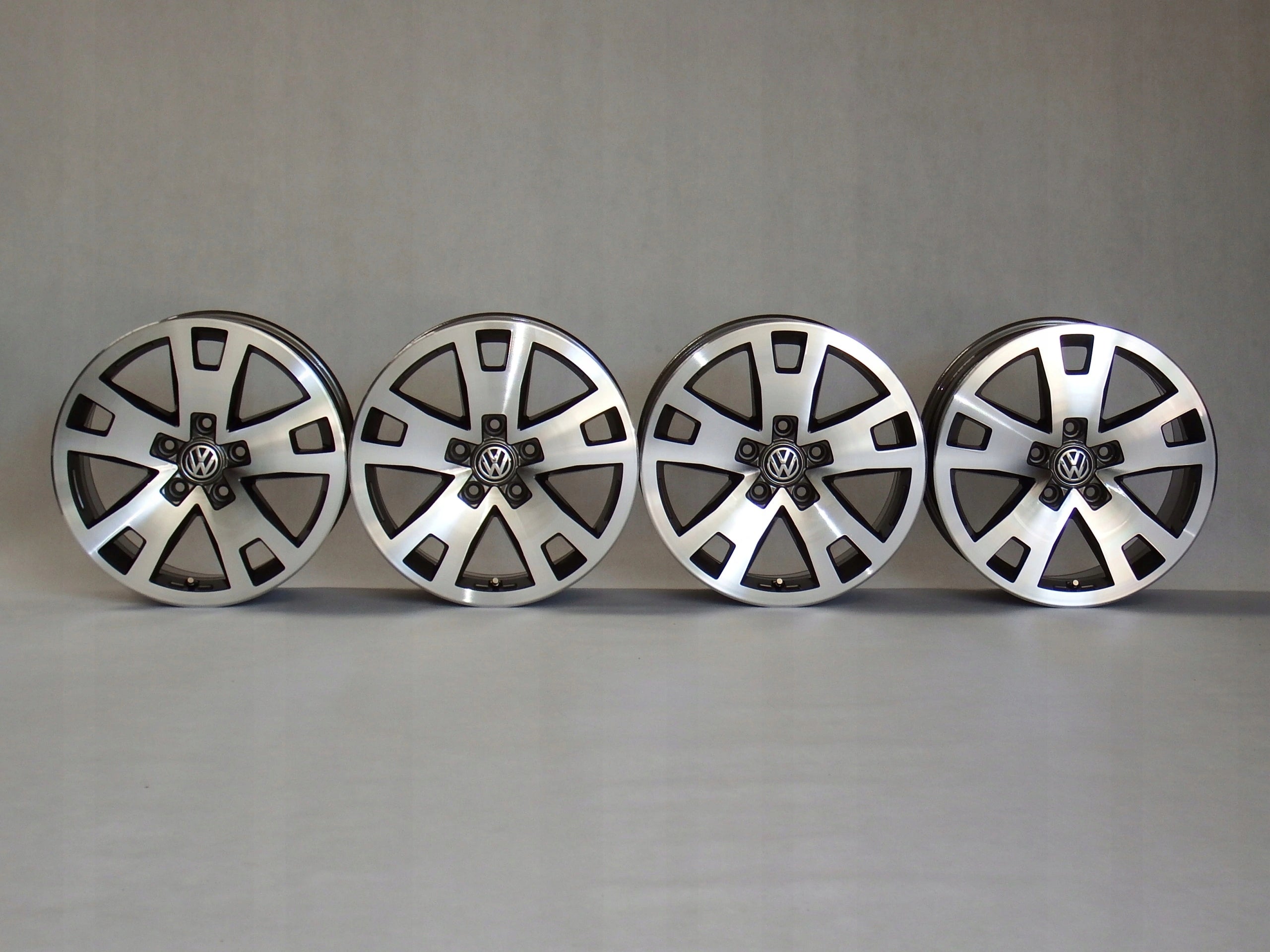 Alu Felge Volkswagen T6 LT Multivan Amarok T5 T4 17 Zoll 8.0J 5x120 49ET