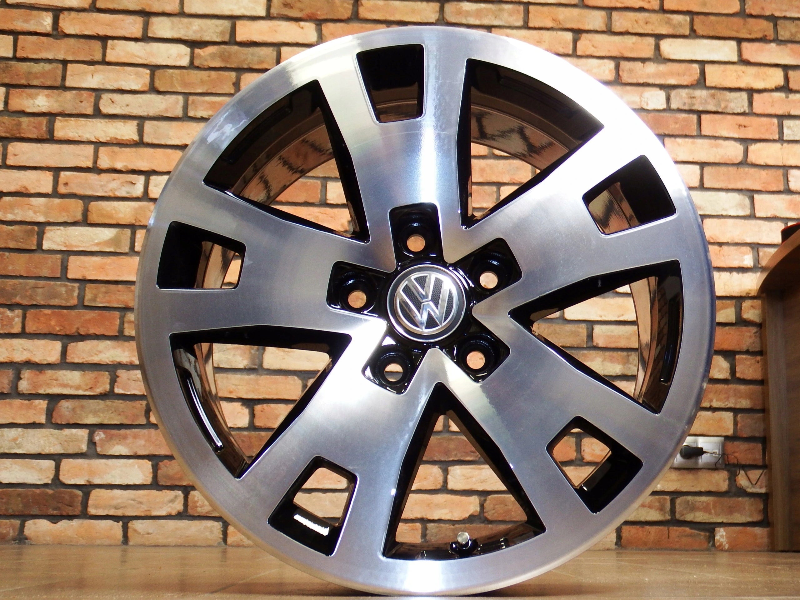 Alu Felge Volkswagen T6 LT Multivan Amarok T5 T4 17 Zoll 8.0J 5x120 49ET