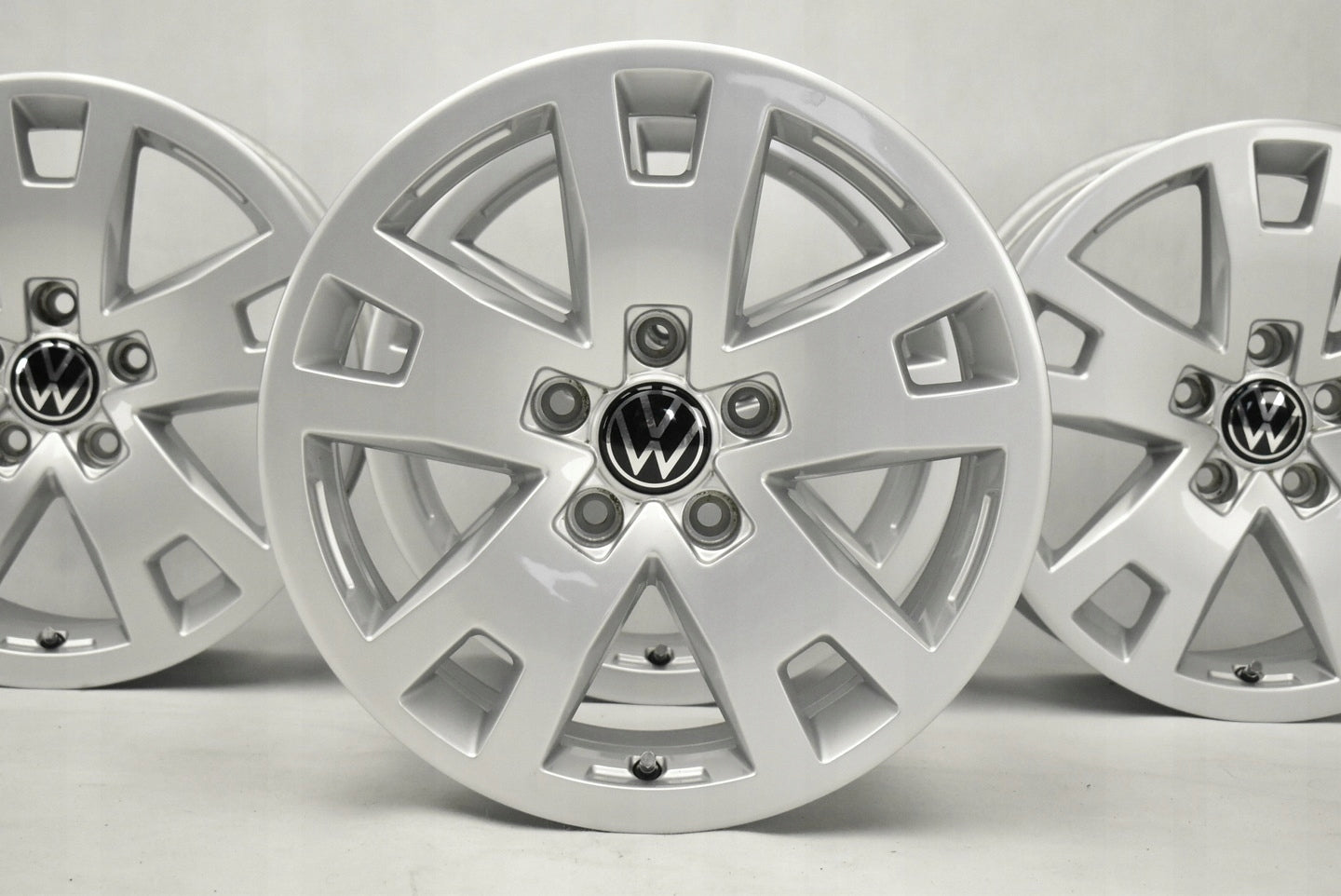 Alu Felge Volkswagen T6 LT Multivan Amarok T5 T4 17 Zoll 8.0J 5x120 49ET 2H0601025AF