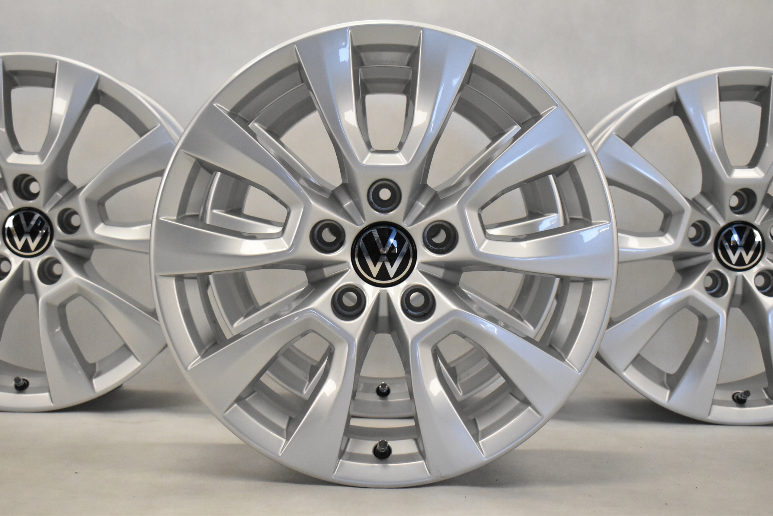 Alu Felge Volkswagen Amarok T6 T5 T4 17 Zoll 8.0J 5x120 49ET 2H6601025A