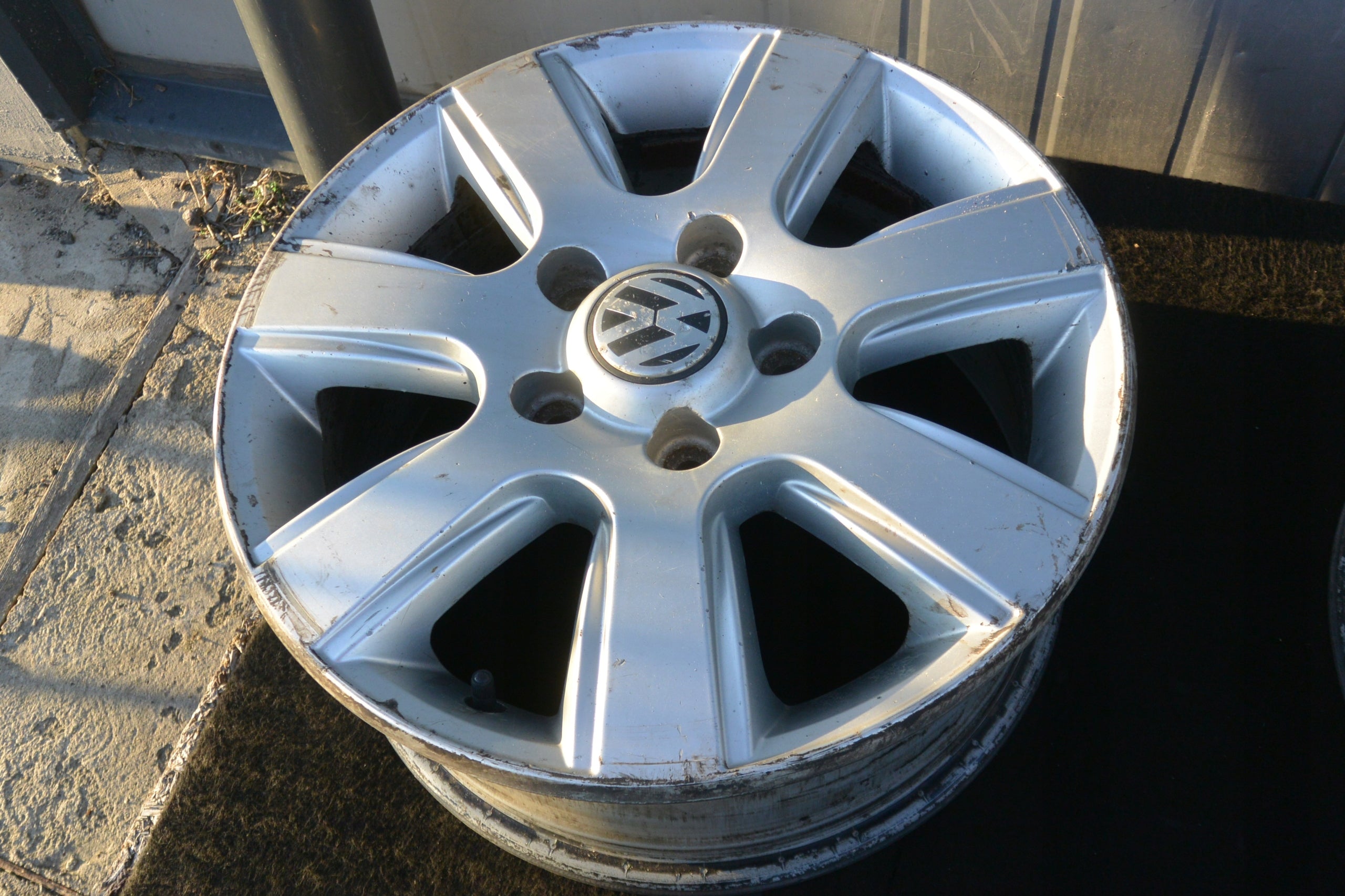 Alu Felge Volkswagen Amarok Aluminum rim 16 Zoll 6.5J 5x120 62ET 2H0601025