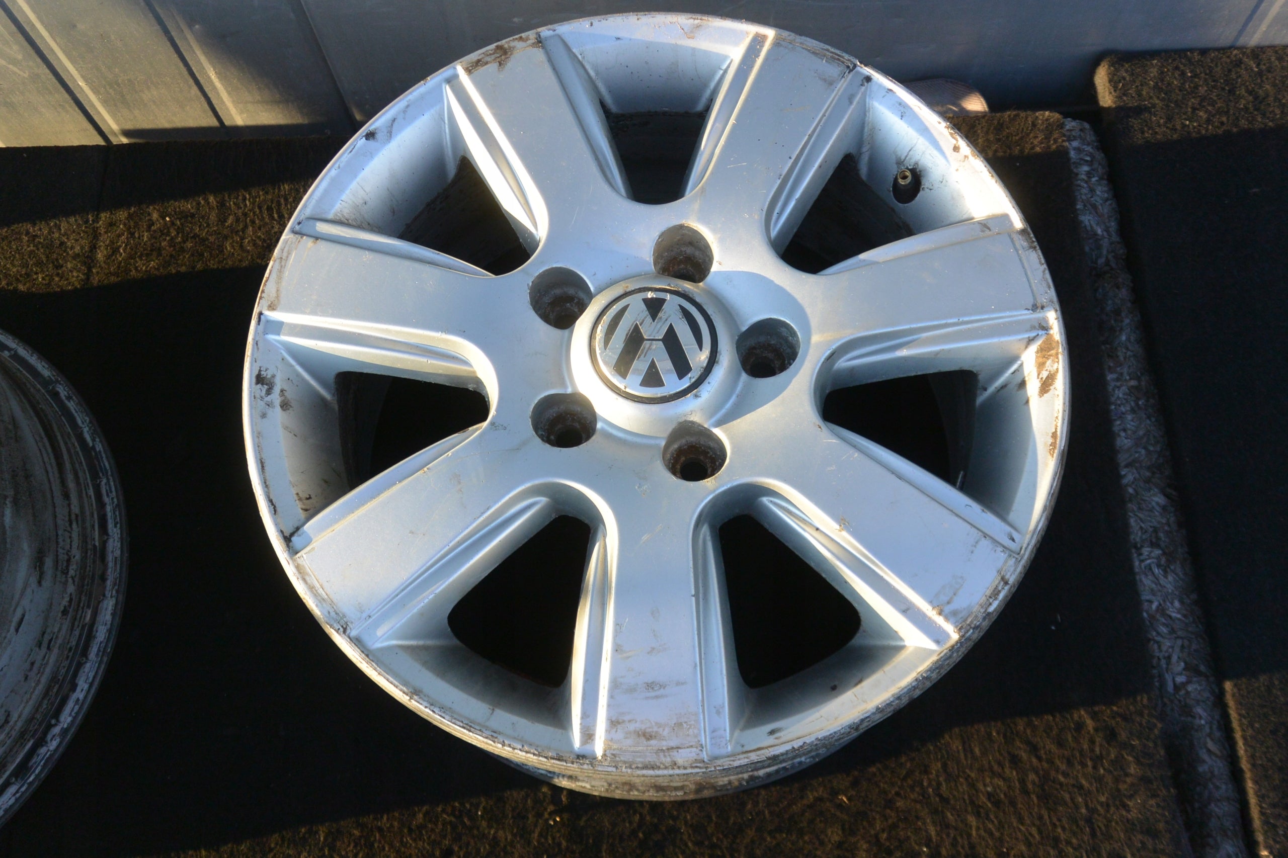 Alu Felge Volkswagen Amarok Aluminum rim 16 Zoll 6.5J 5x120 62ET 2H0601025