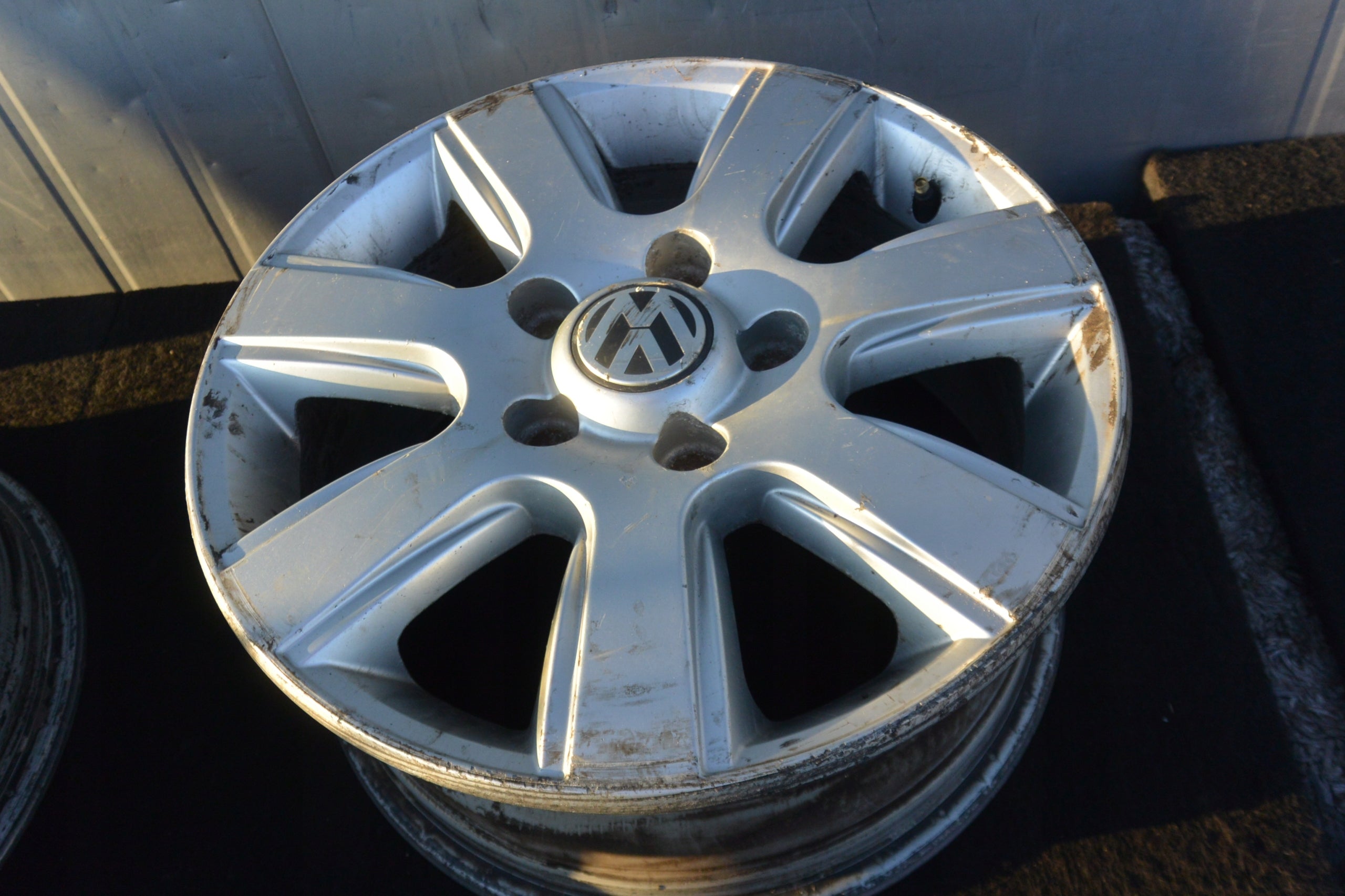 Alu Felge Volkswagen Amarok Aluminum rim 16 Zoll 6.5J 5x120 62ET 2H0601025